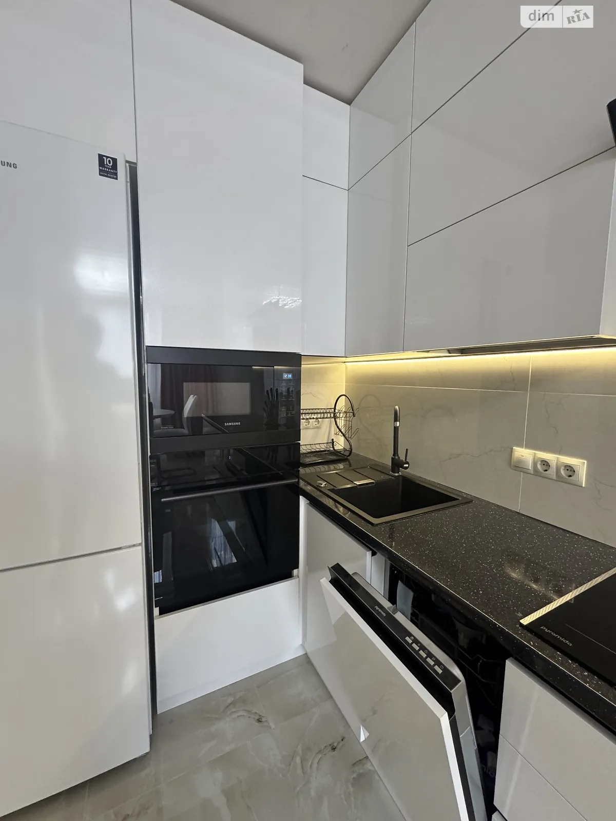 Продается 2-комнатная квартира 63.2 кв. м в Ирпене, ул. Университетская(Карла Маркса), 3/1 - фото 1