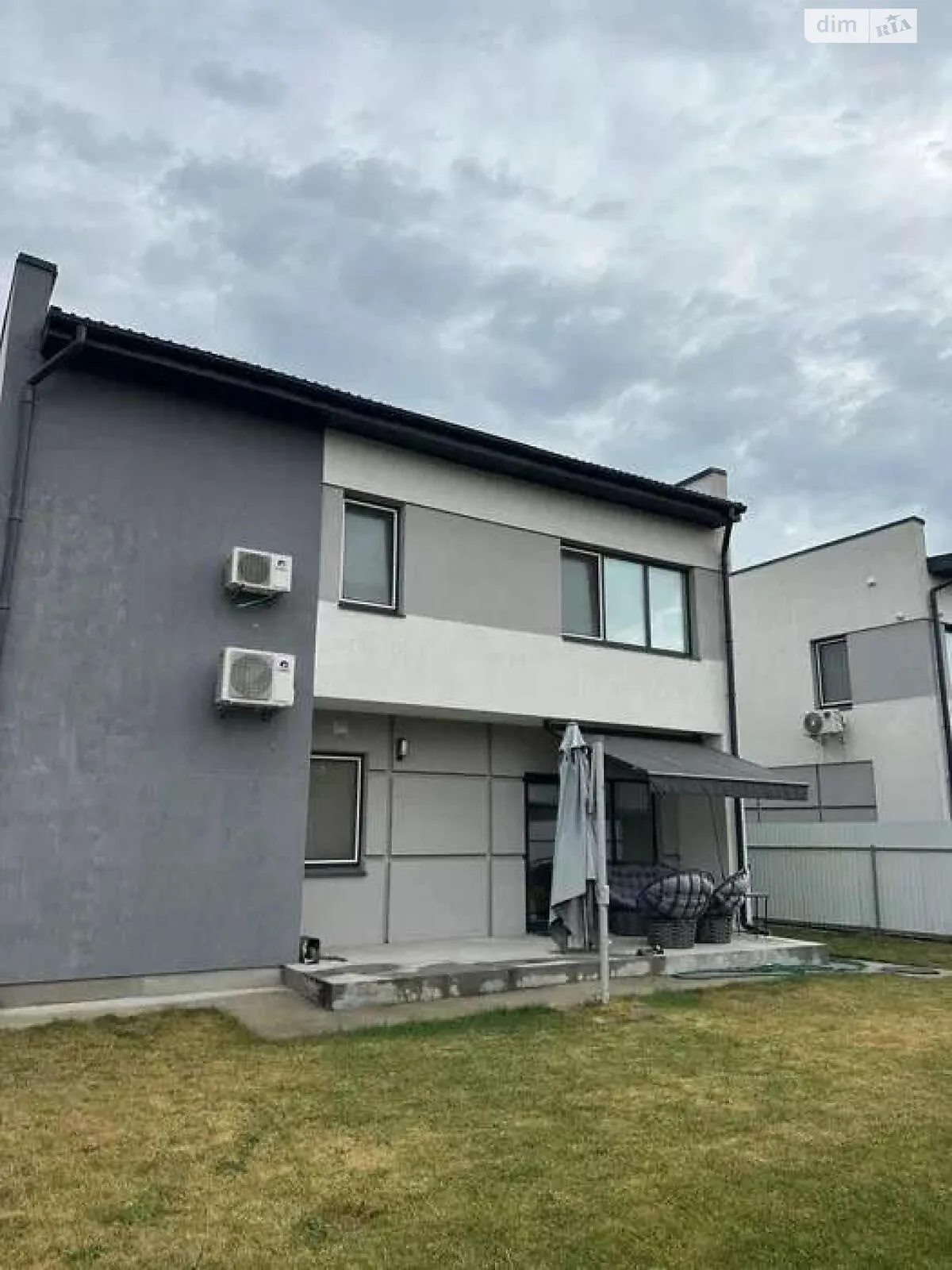 Сдается в аренду дом на 2 этажа 160 кв. м с участком, цена: 2100 $ - фото 1