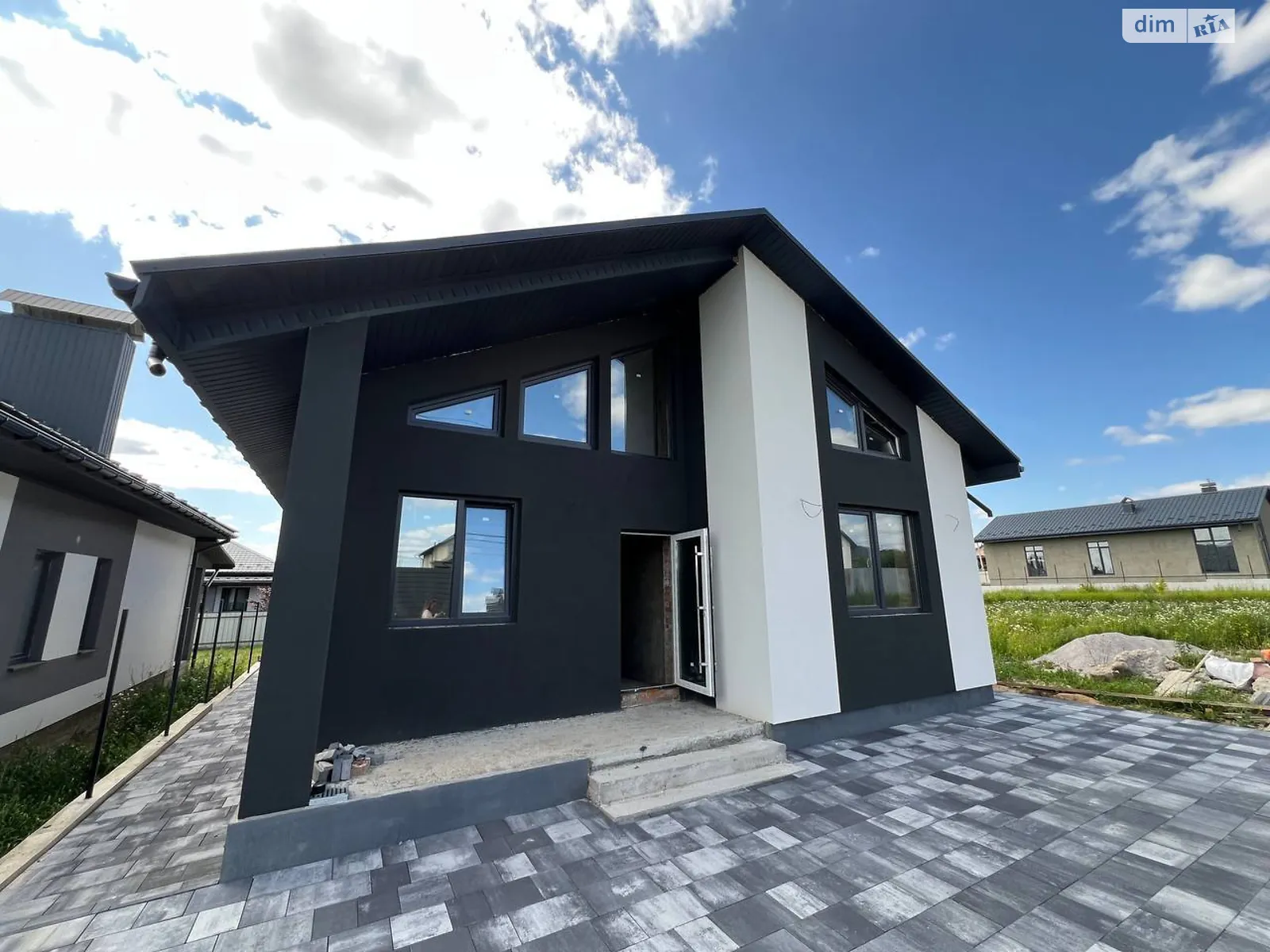 Продается дом на 2 этажа 160 кв. м с верандой, цена: 140000 $ - фото 1