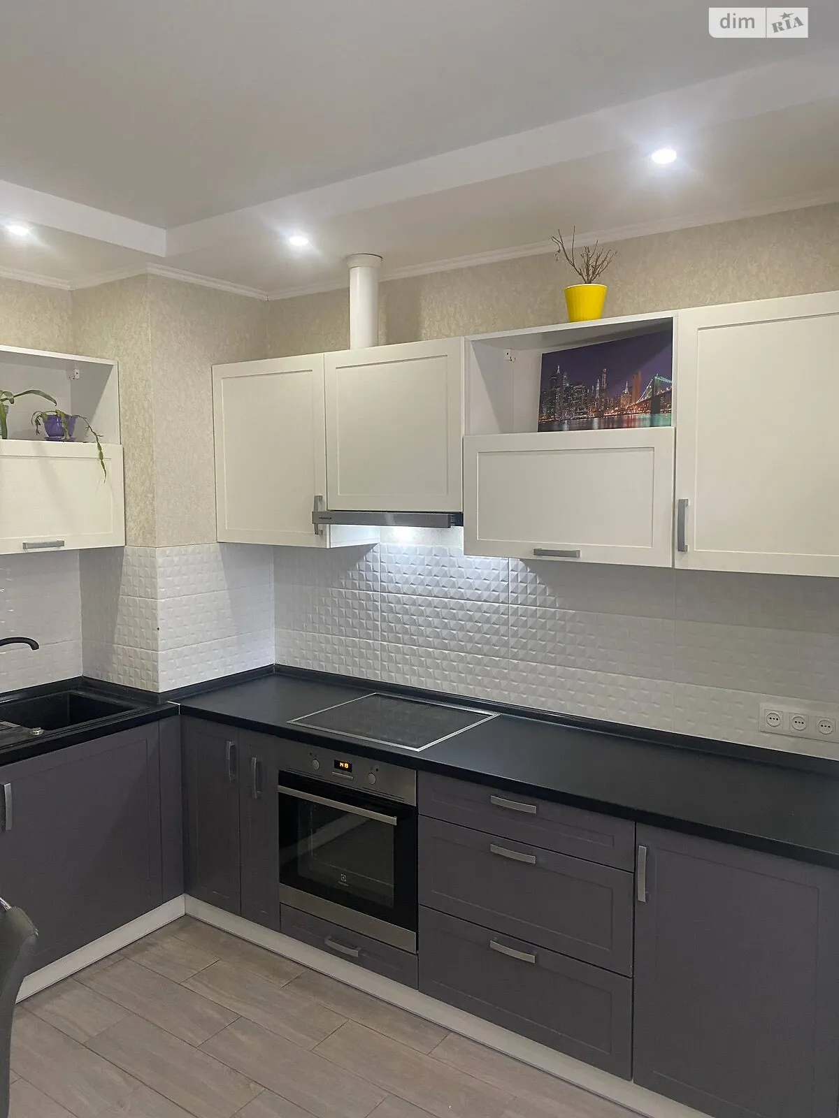 Продается 1-комнатная квартира 44 кв. м в Лиманке, мас. Радужный, 24 - фото 1