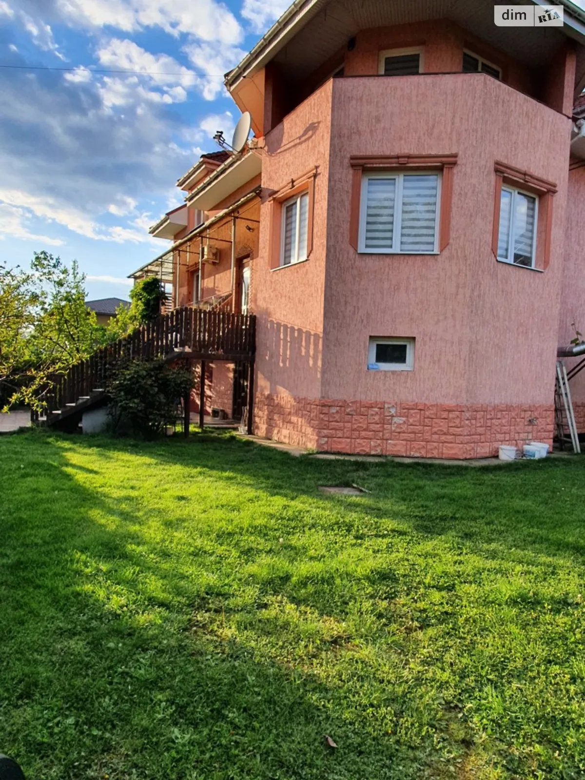 Продается дом на 2 этажа 296.5 кв. м с камином, цена: 220000 € - фото 1