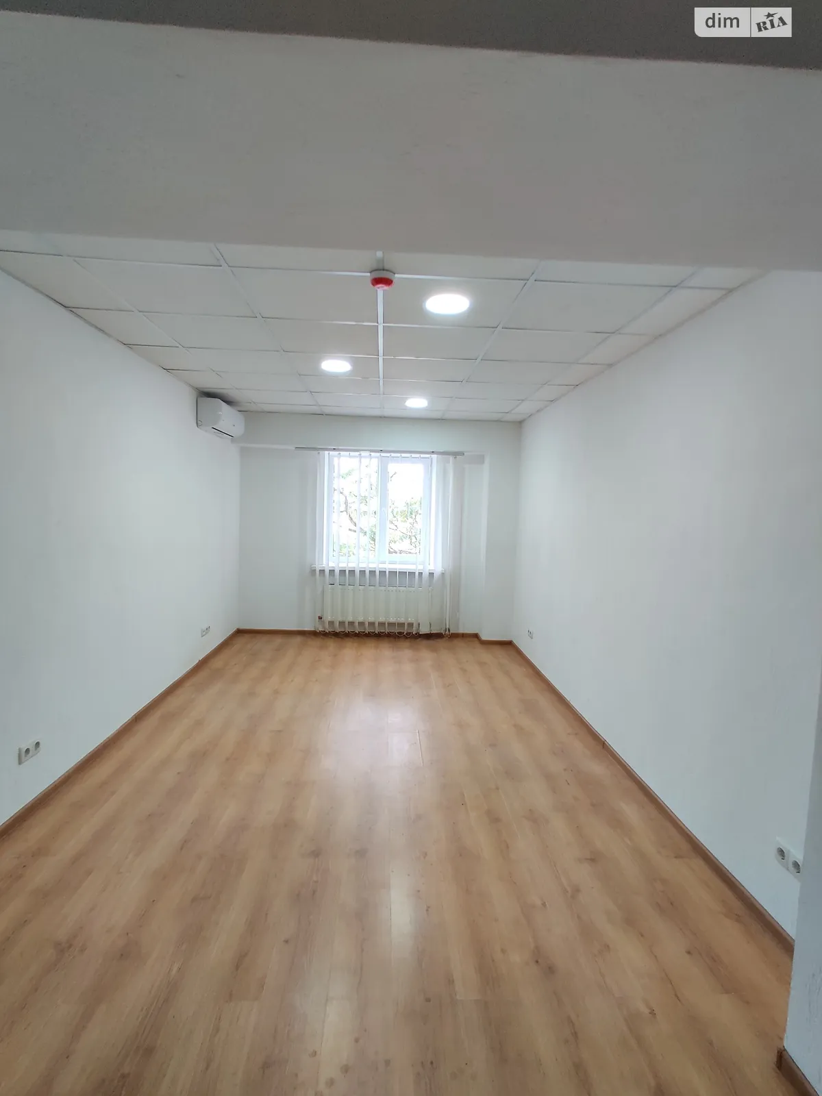 Сдается в аренду офис 25 кв. м в бизнес-центре, цена: 7500 грн - фото 1