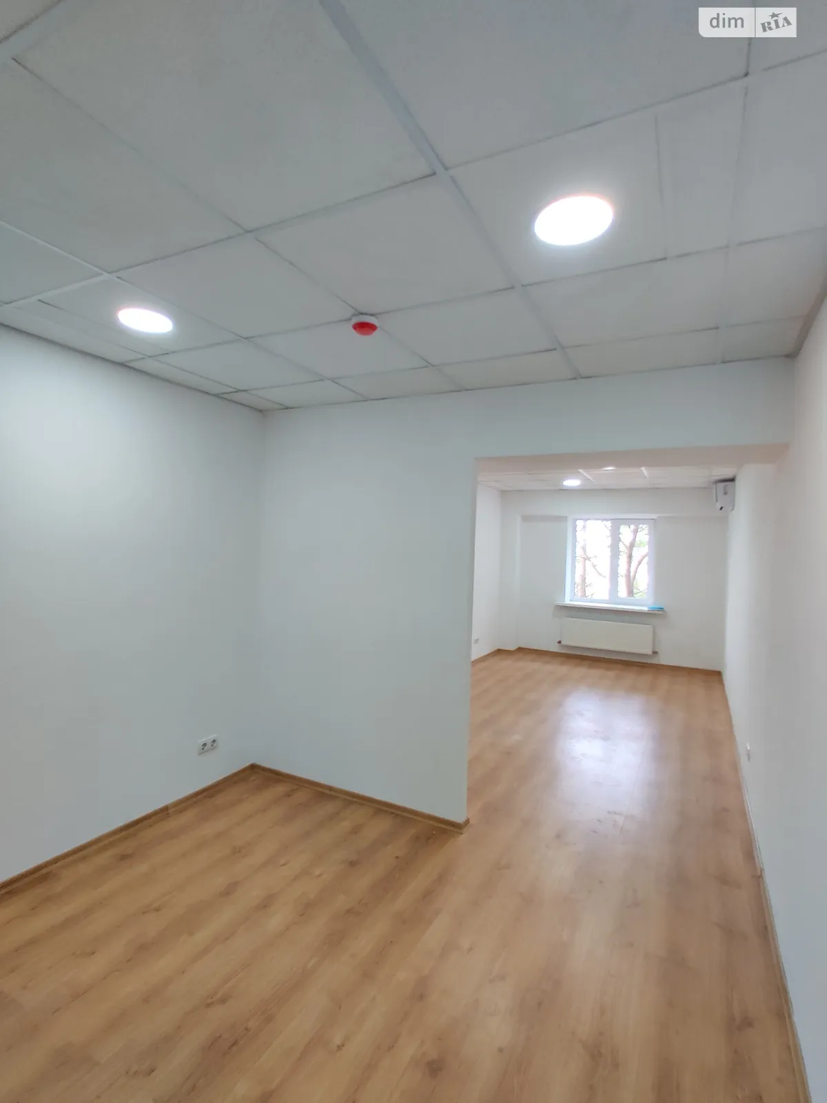 Сдается в аренду офис 25 кв. м в бизнес-центре, цена: 7500 грн - фото 1