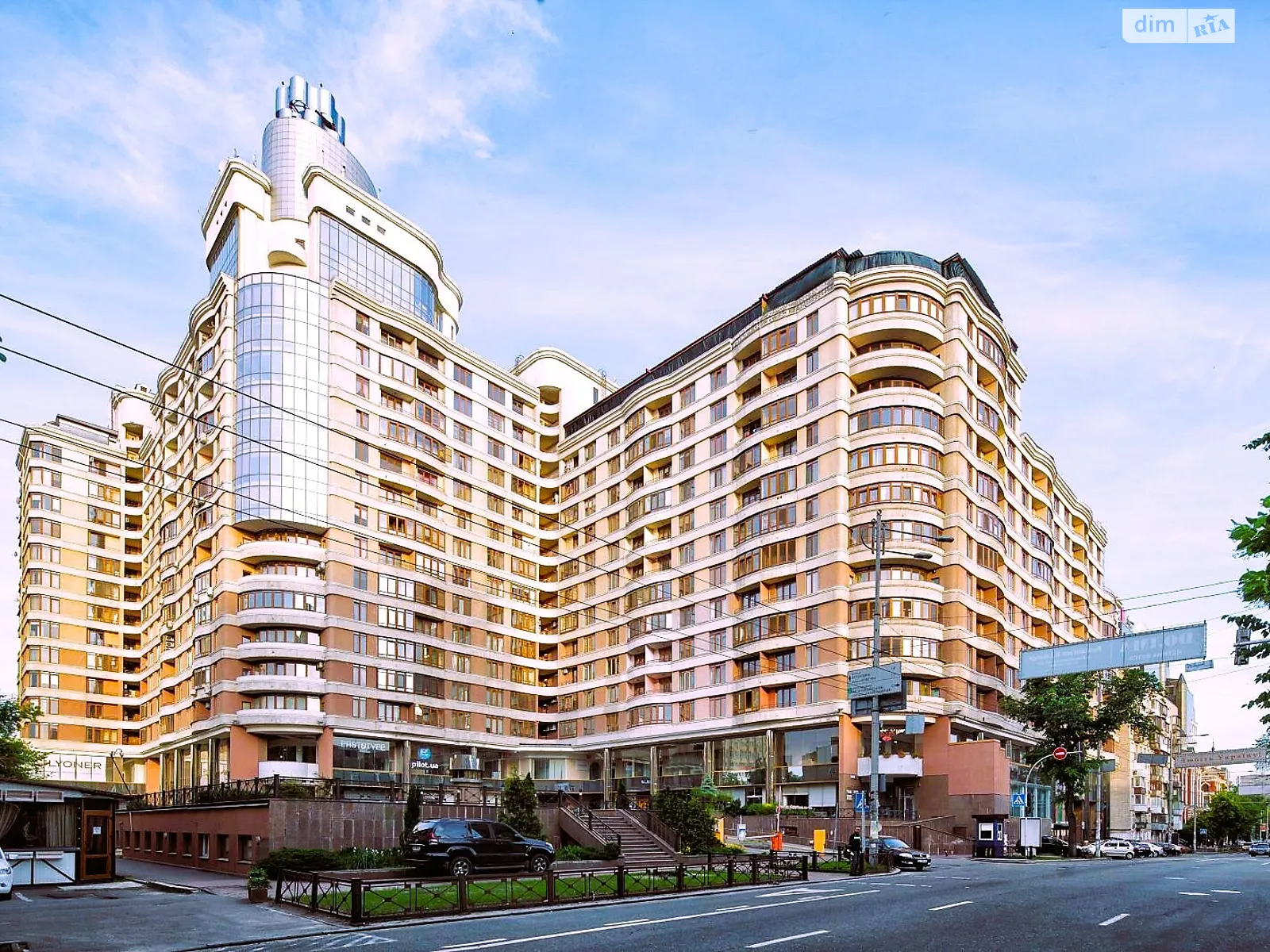 Продается подземный паркинг под легковое авто на 18 кв. м, цена: 25000 $ - фото 1