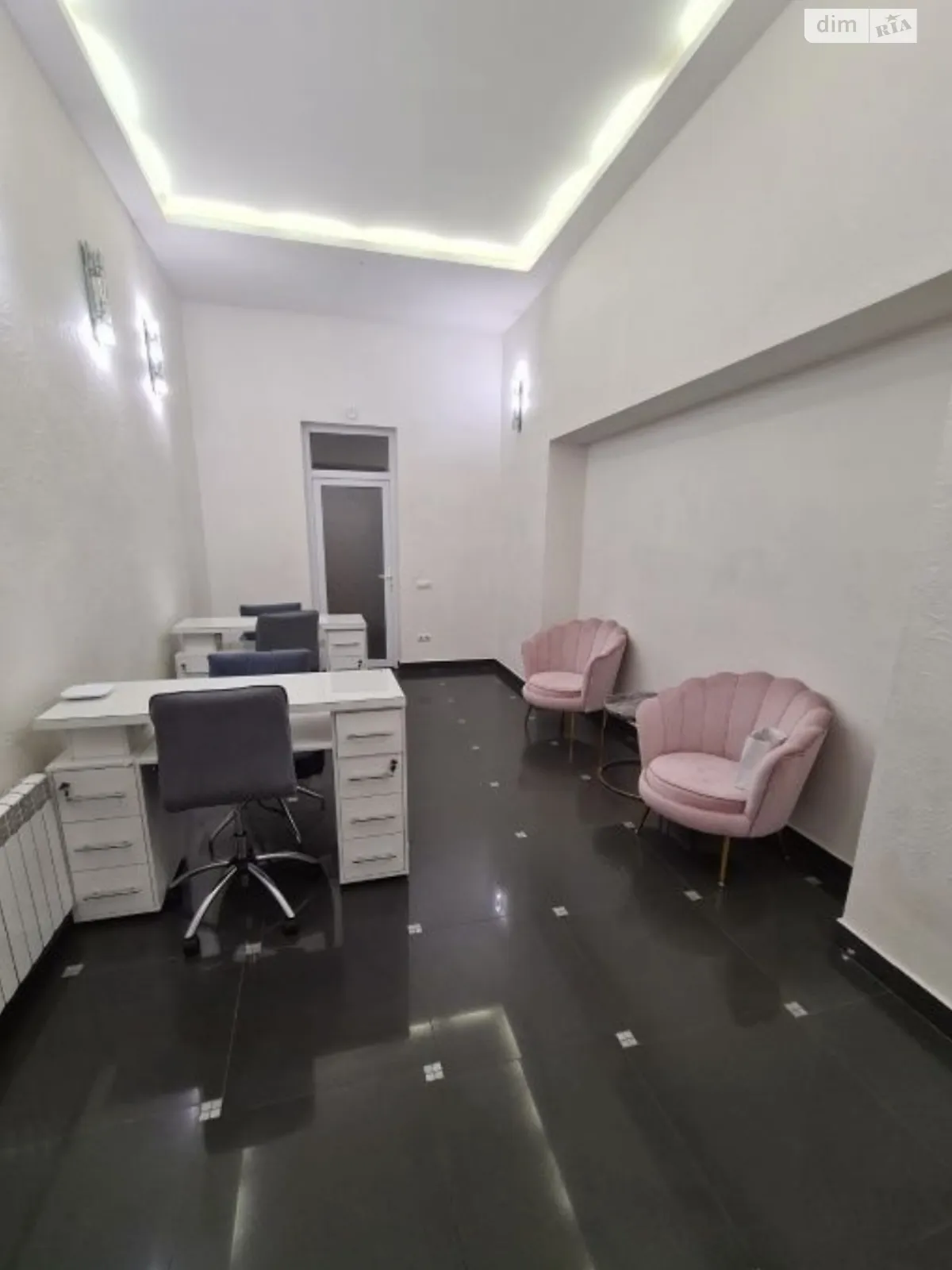 Продается офис 65 кв. м в бизнес-центре, цена: 80000 $ - фото 1