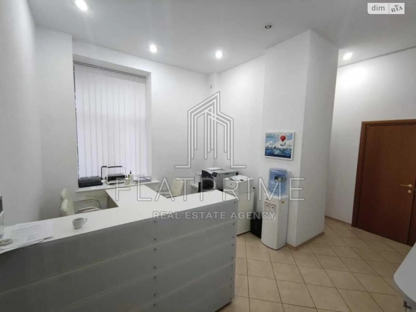 Здається в оренду офіс 48.7 кв. м в бізнес-центрі, цена: 600 $ - фото 1