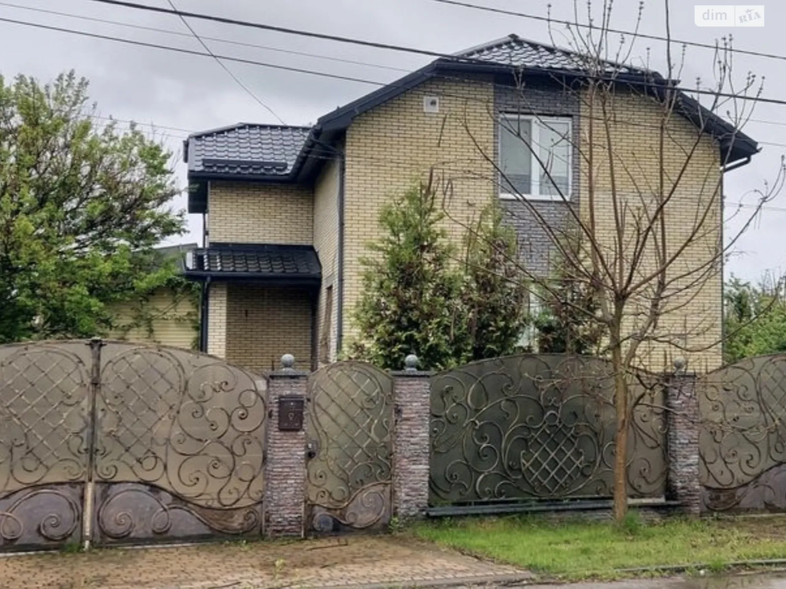 Продается дом на 2 этажа 249 кв. м с камином, цена: 185000 $ - фото 1