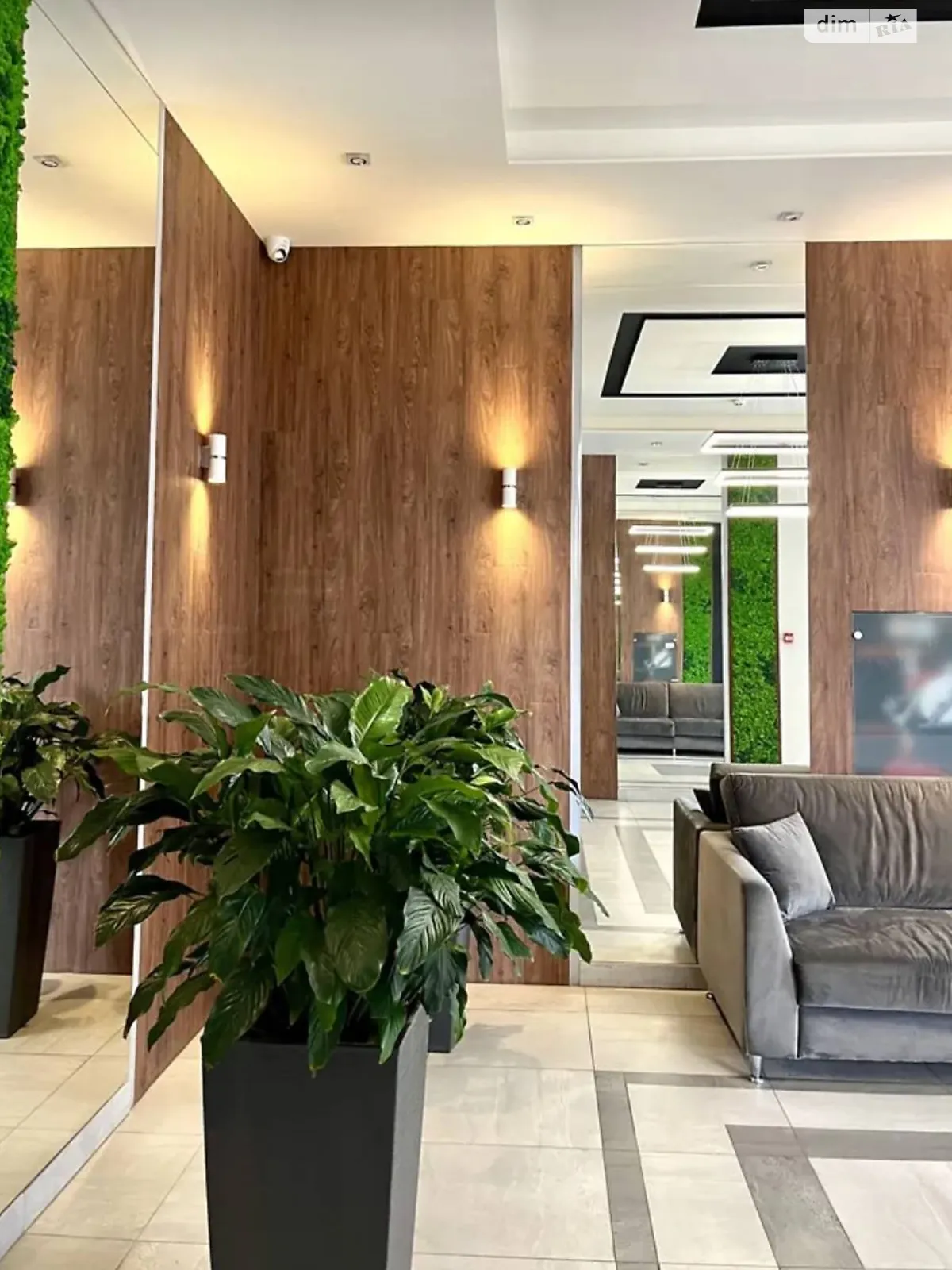 Продается 2-комнатная квартира 94.6 кв. м в Лиманке, ул. Спортивная - фото 1