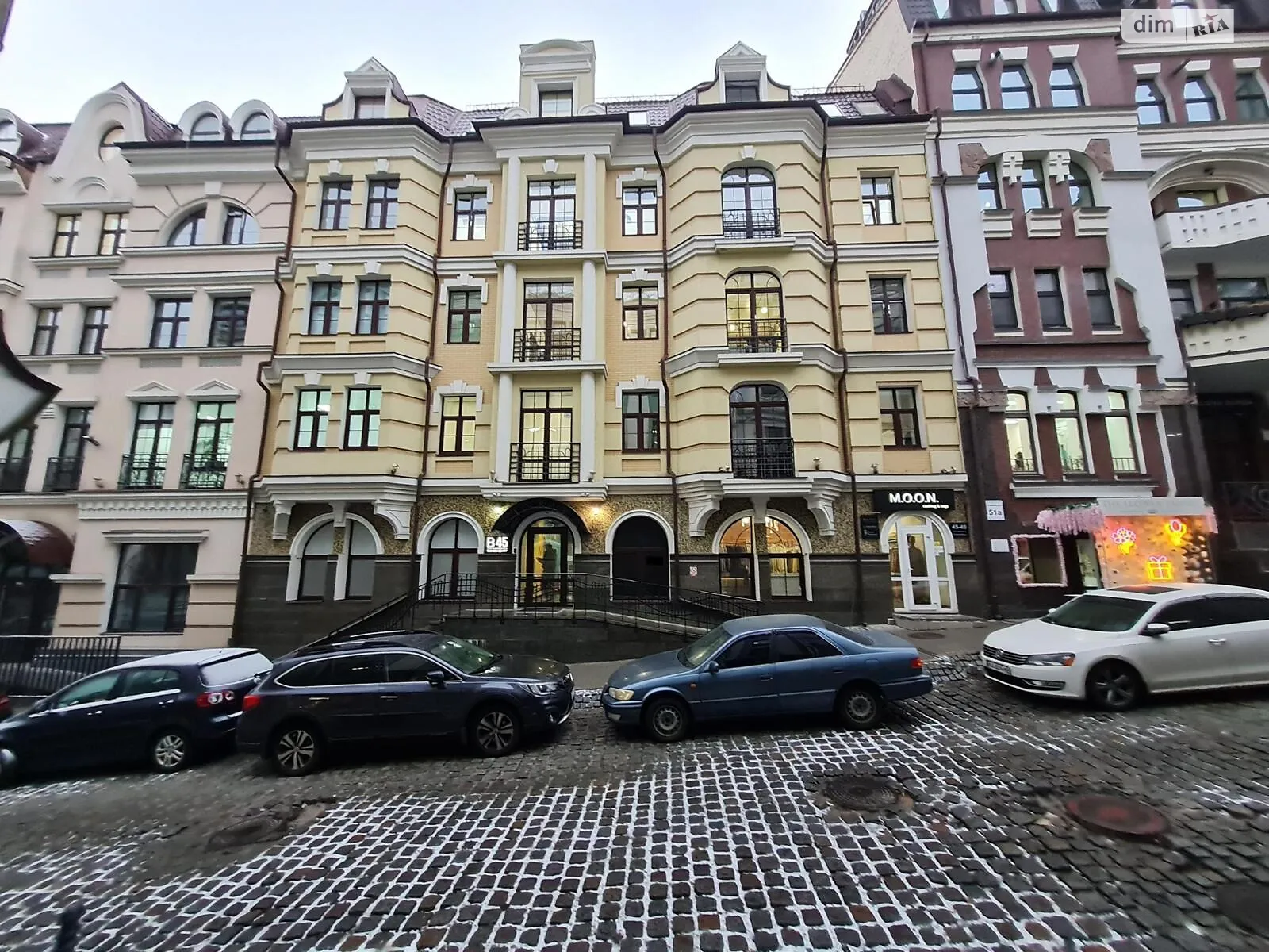 Сдается в аренду офис 198.7 кв. м в бизнес-центре, цена: 139145 грн - фото 1