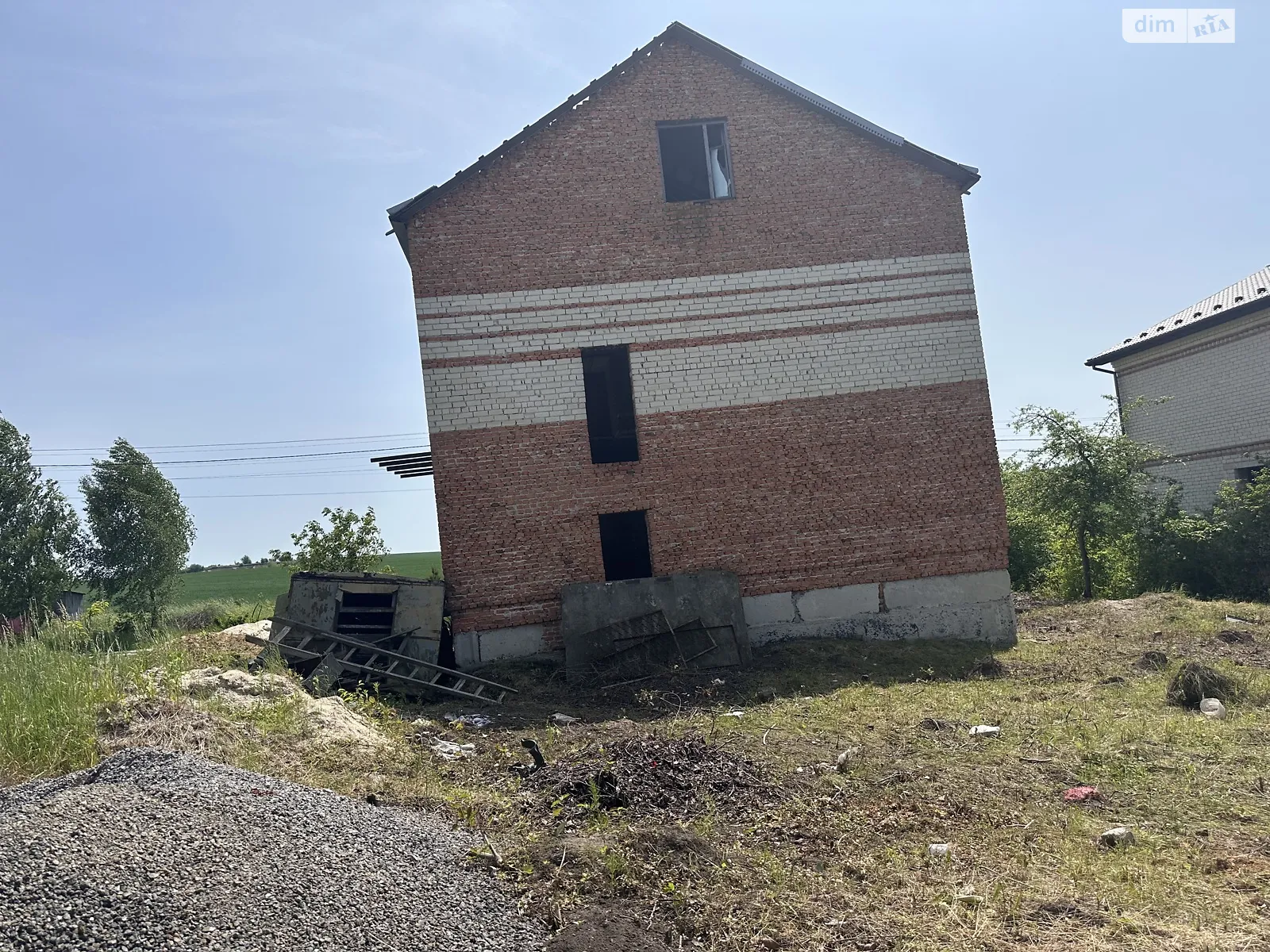 Продается дом на 2 этажа 245 кв. м с гаражом, цена: 50000 $ - фото 1