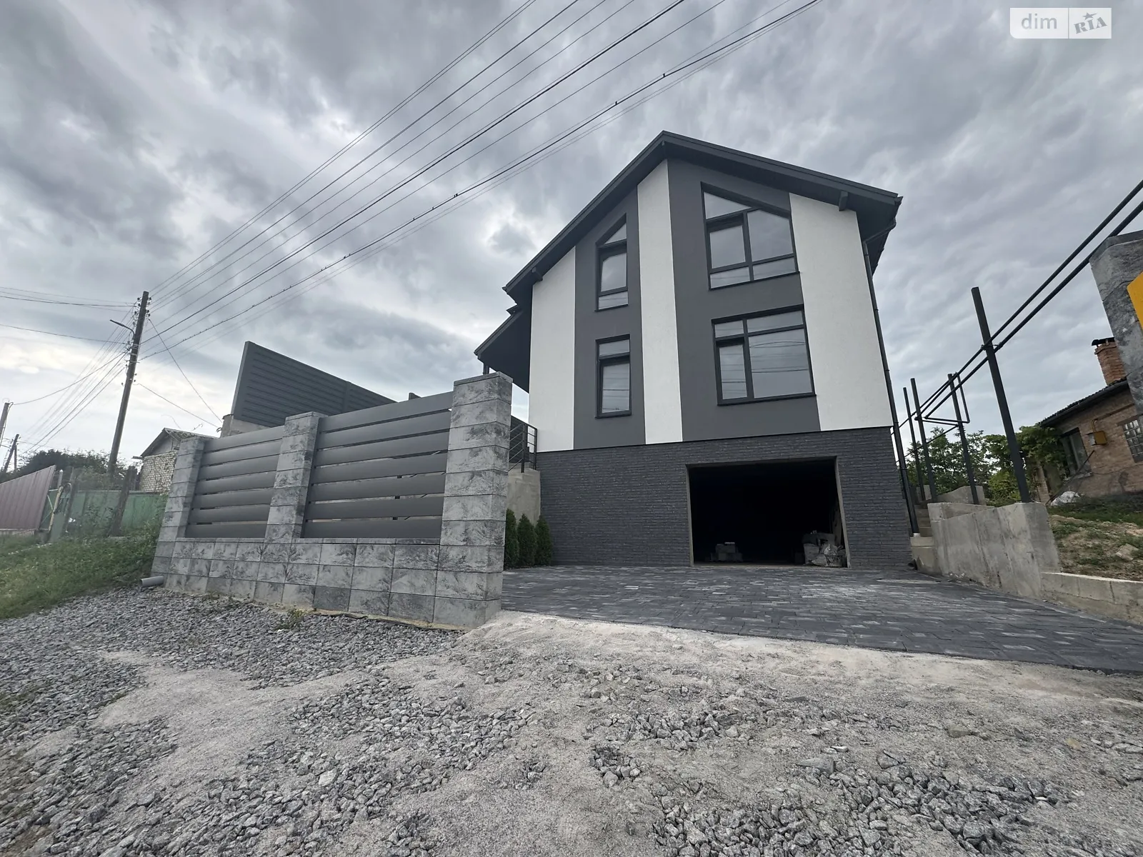 Продается дом на 2 этажа 174 кв. м с садом, цена: 115000 $ - фото 1