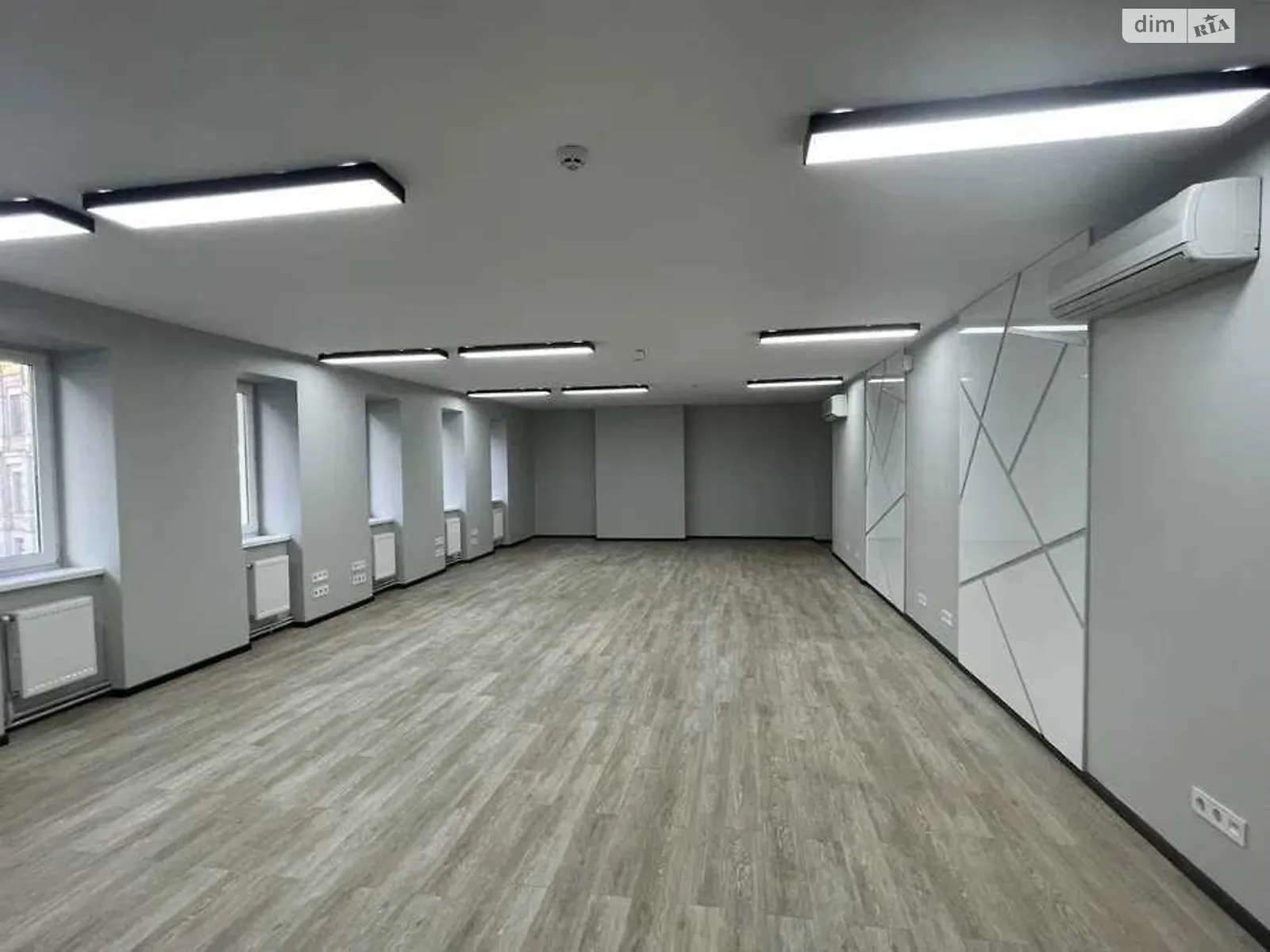 Здається в оренду офіс 260 кв. м в бізнес-центрі, цена: 2600 $ - фото 1