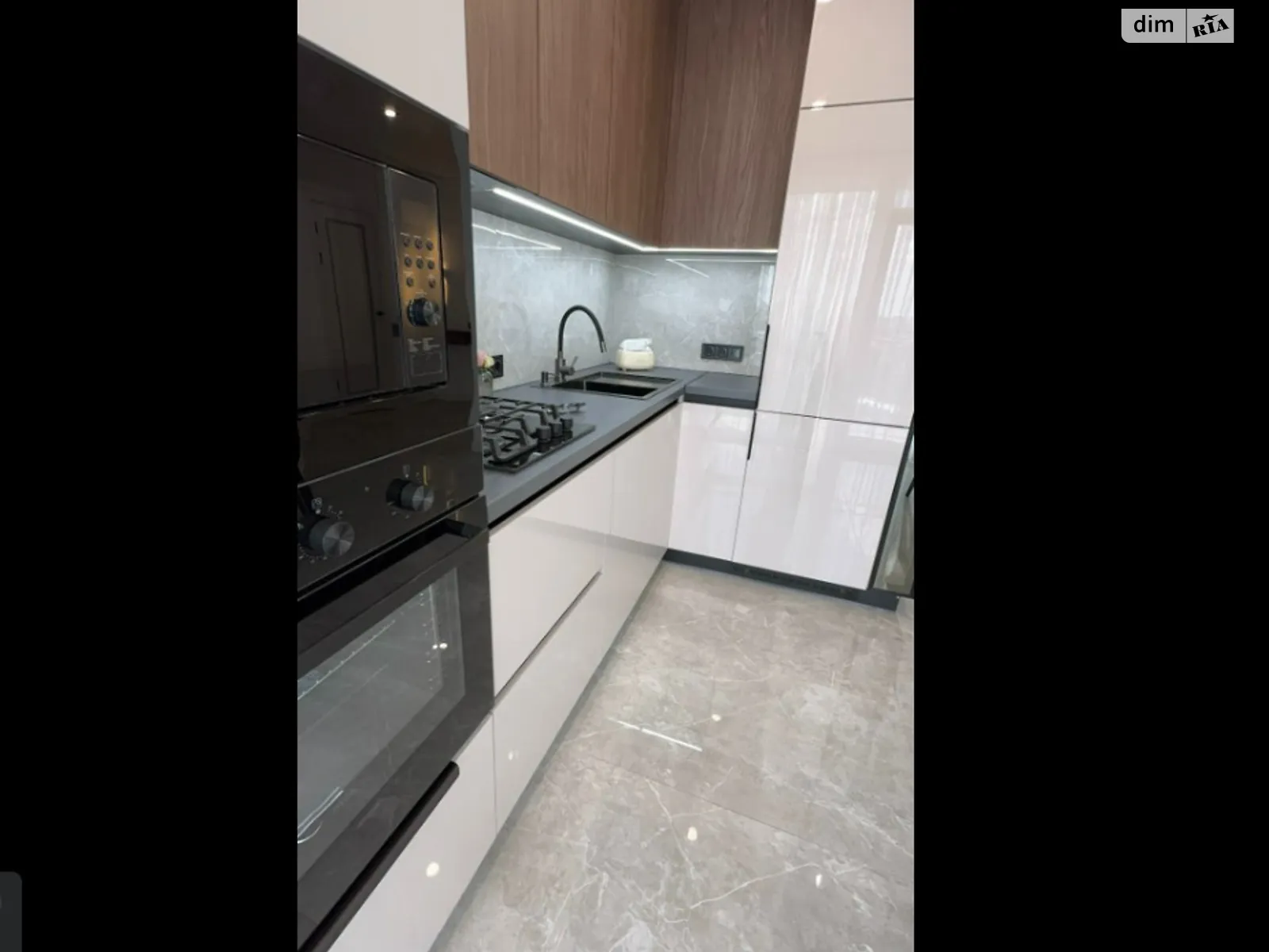 Продается 1-комнатная квартира 34 кв. м в Ивано-Франковске - фото 1