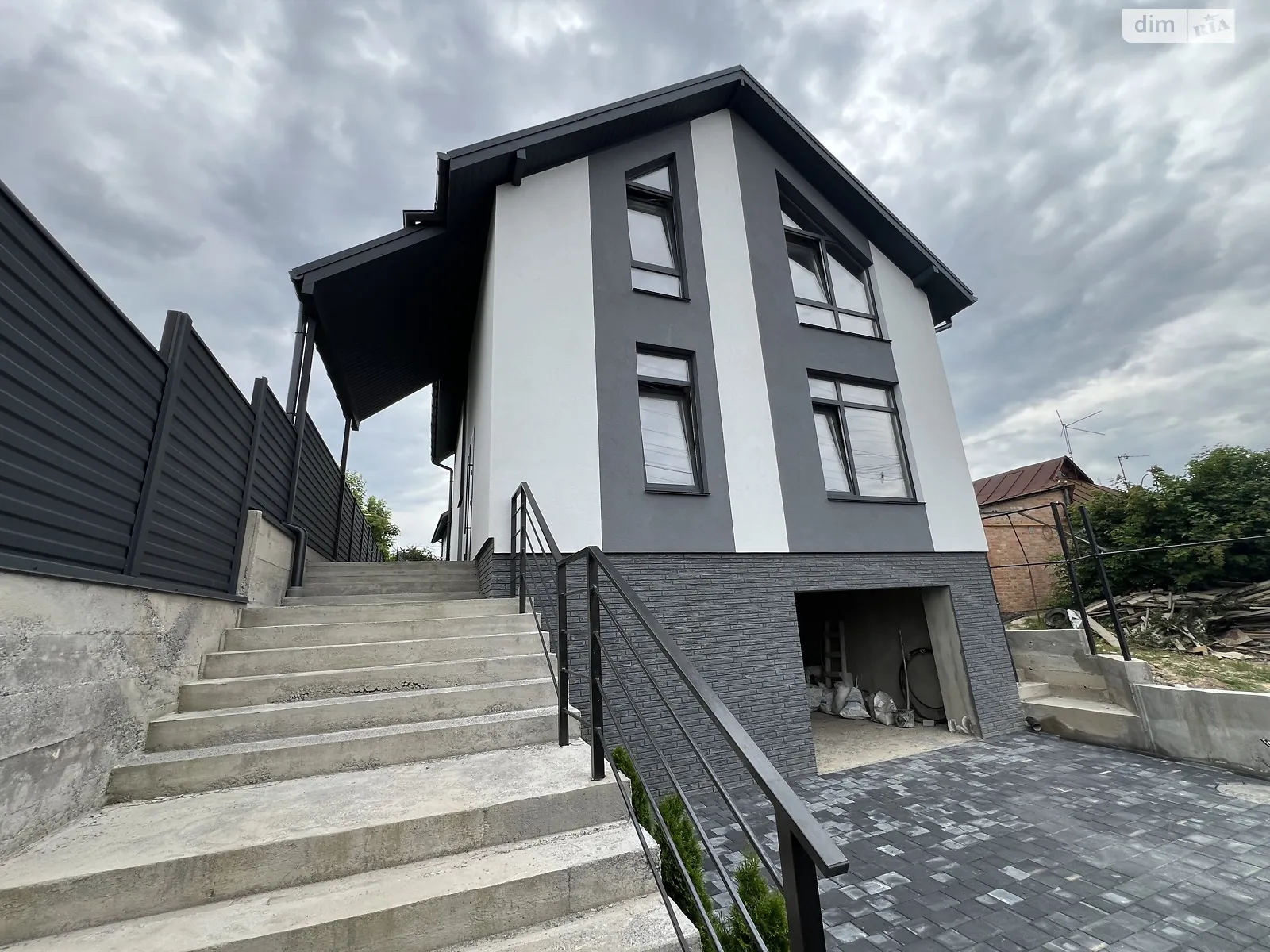 Продается дом на 2 этажа 175 кв. м с балконом, цена: 108000 $ - фото 1