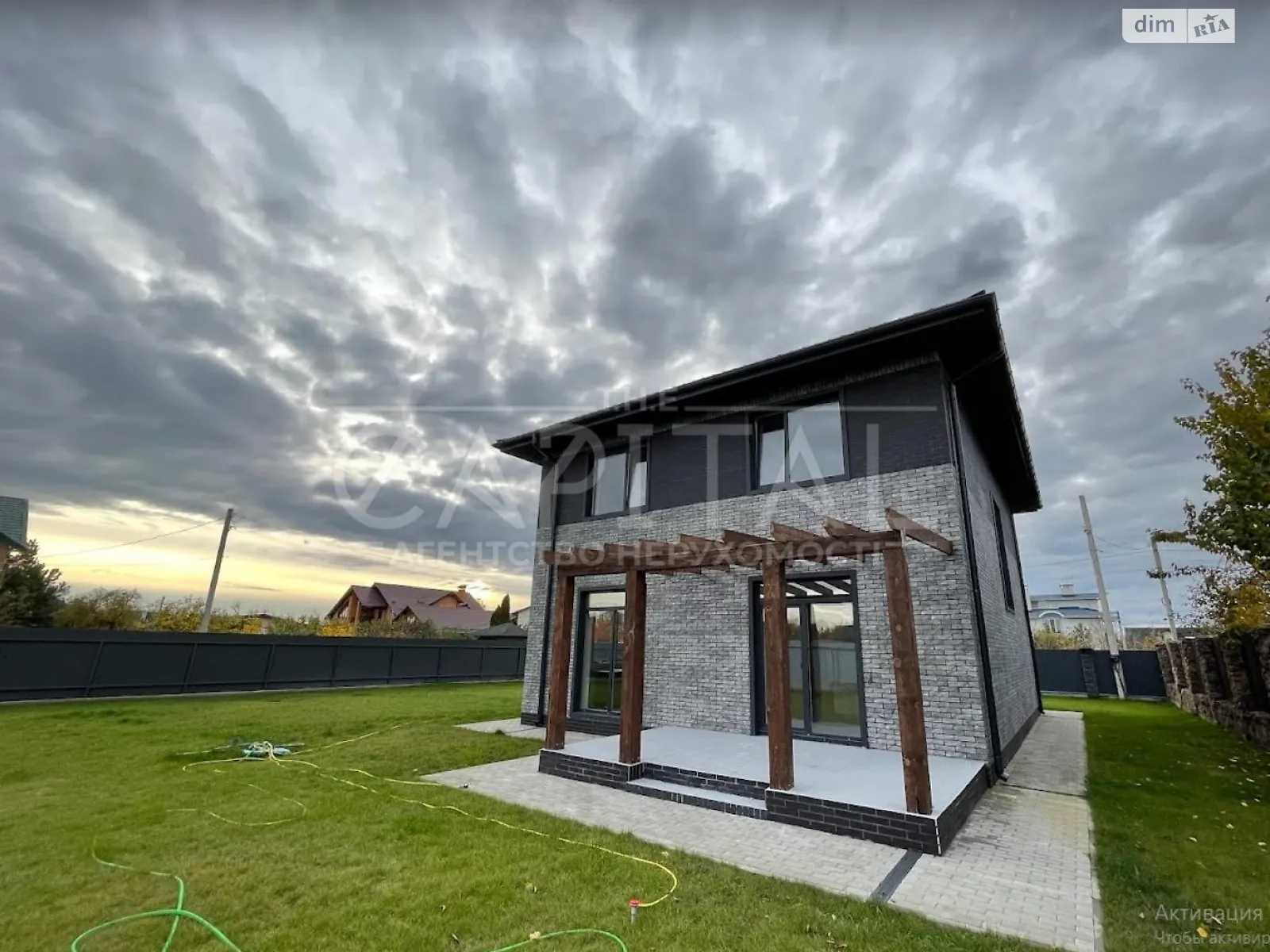 Продается дом на 2 этажа 177 кв. м с бассейном, цена: 154000 $ - фото 1