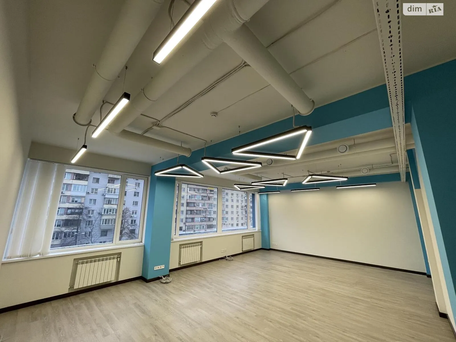 Сдается в аренду офис 350 кв. м в бизнес-центре, цена: 8800 $ - фото 1