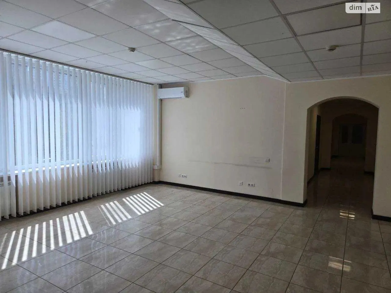 Сдается в аренду офис 350 кв. м в бизнес-центре, цена: 8750 $ - фото 1