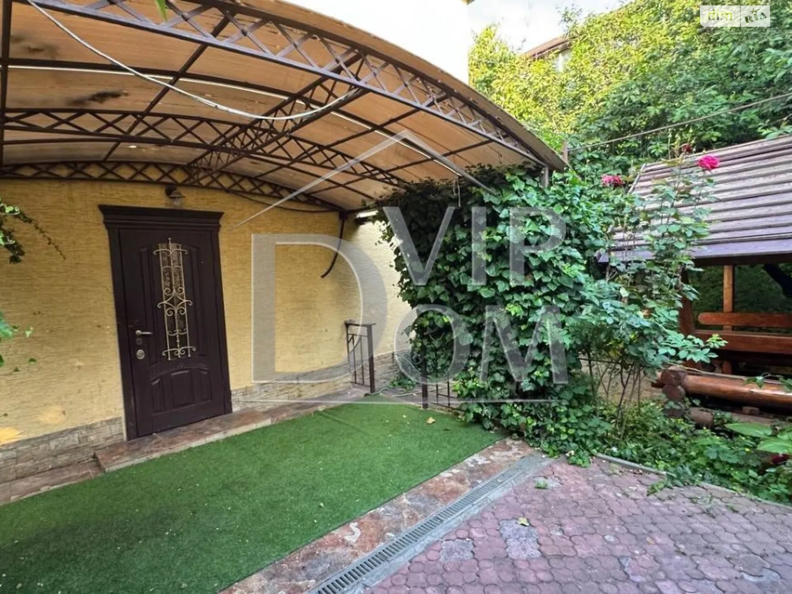 Продается дом на 3 этажа 248 кв. м с верандой, цена: 250000 $ - фото 1