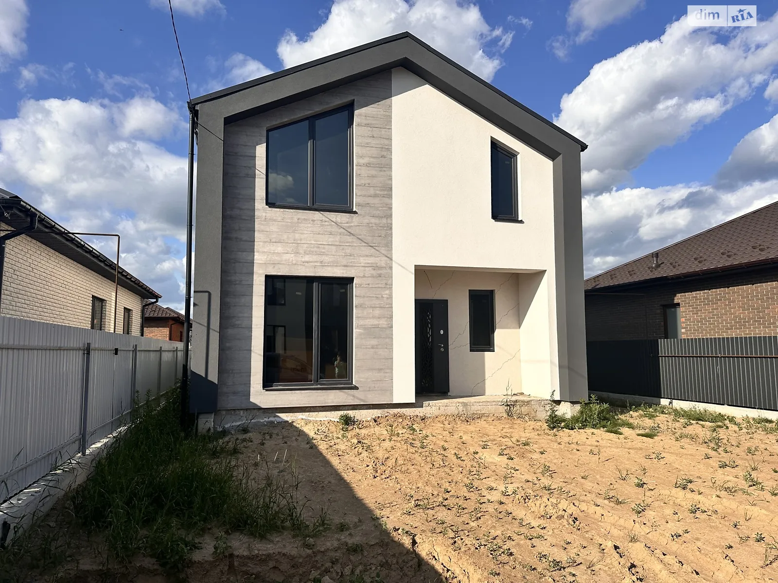 Продается дом на 2 этажа 120 кв. м с бассейном, цена: 95000 $ - фото 1