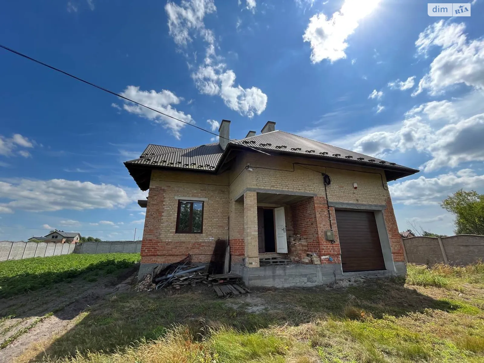 Продается дом на 2 этажа 217 кв. м с камином, цена: 150000 $ - фото 1