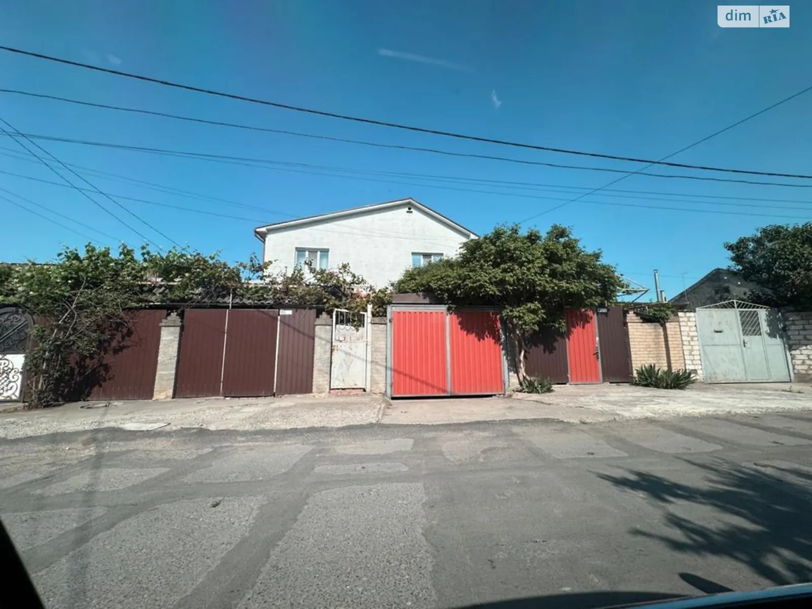Продается дом на 2 этажа 233 кв. м с камином, цена: 150000 $ - фото 1