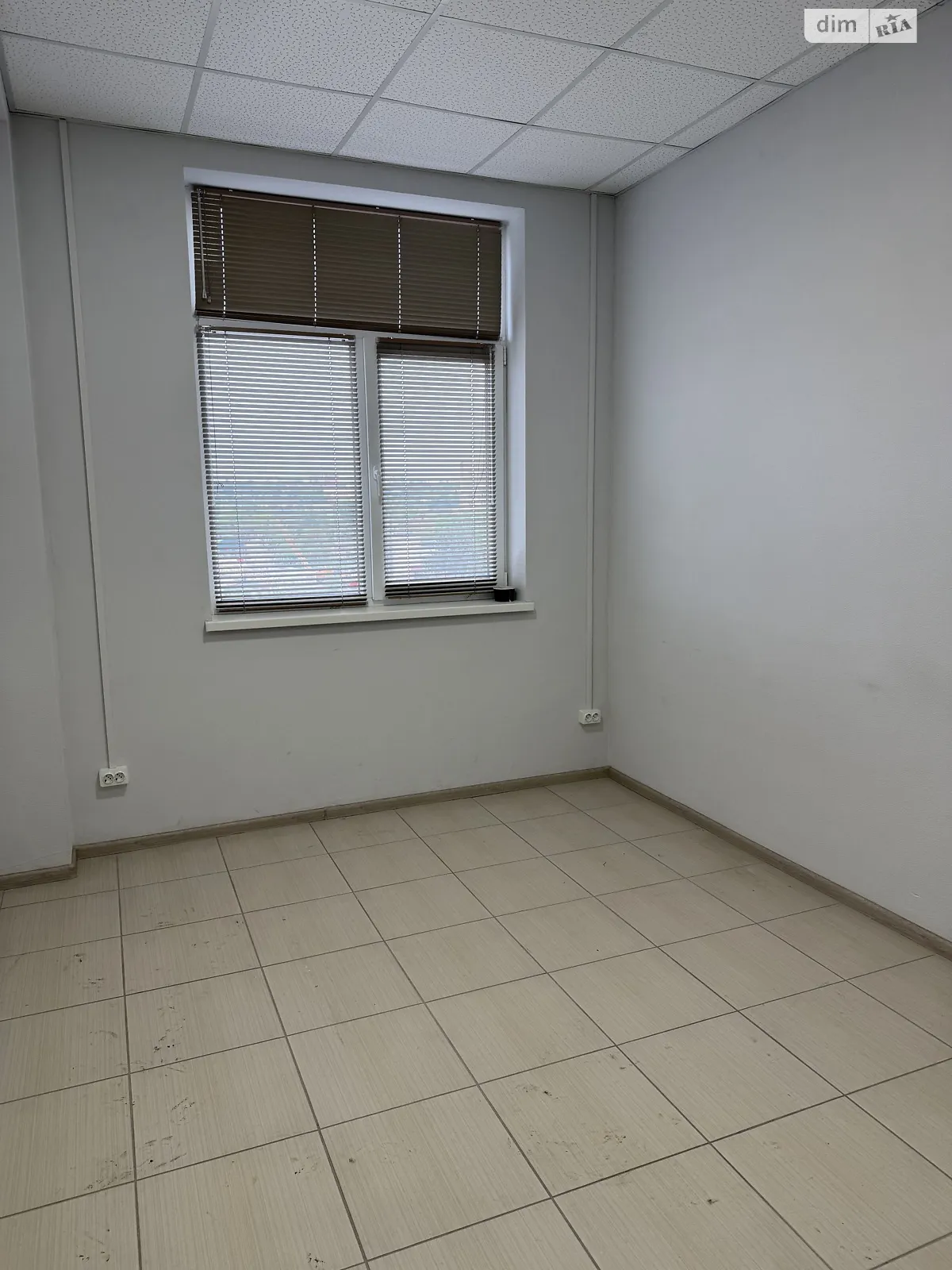 Продается офис 15 кв. м в бизнес-центре, цена: 12500 $ - фото 1