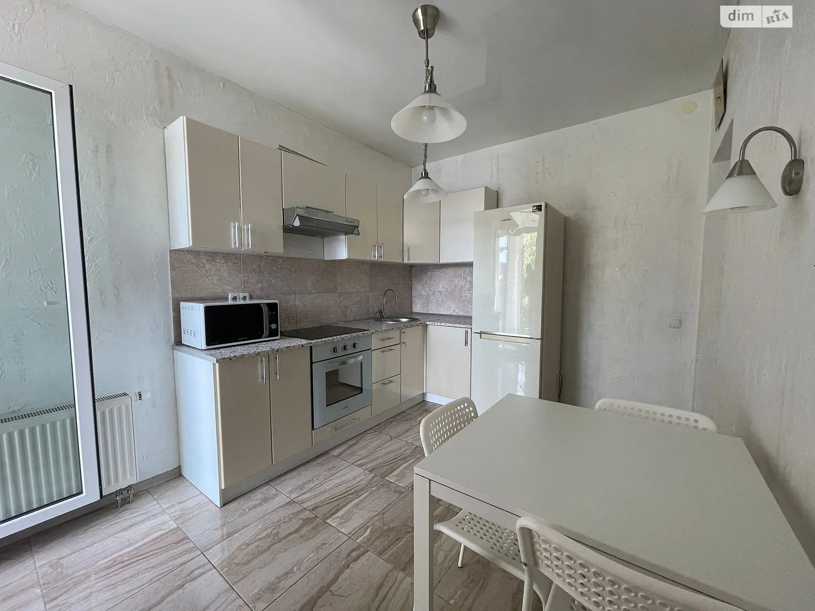 Продается 1-комнатная квартира 37 кв. м в Киеве - фото 1