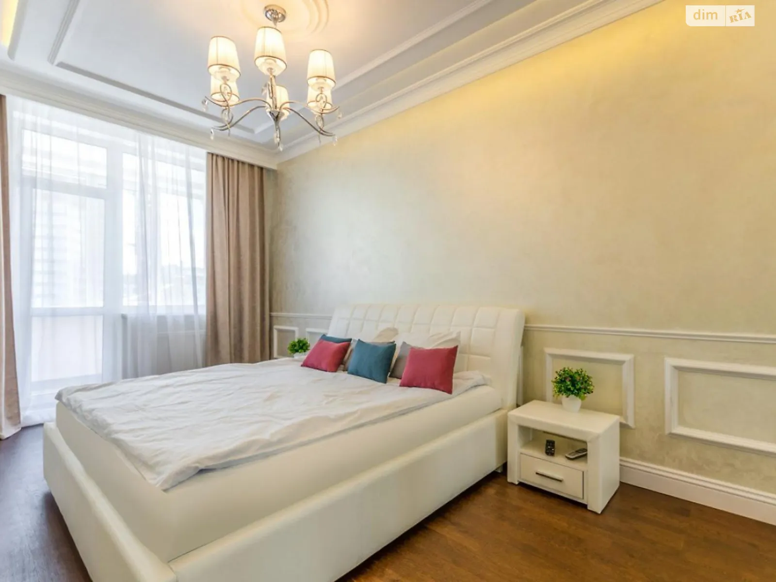 Продається 1-кімнатна квартира 65 кв. м у Києві, вул. Саксаганського, 37К - фото 1