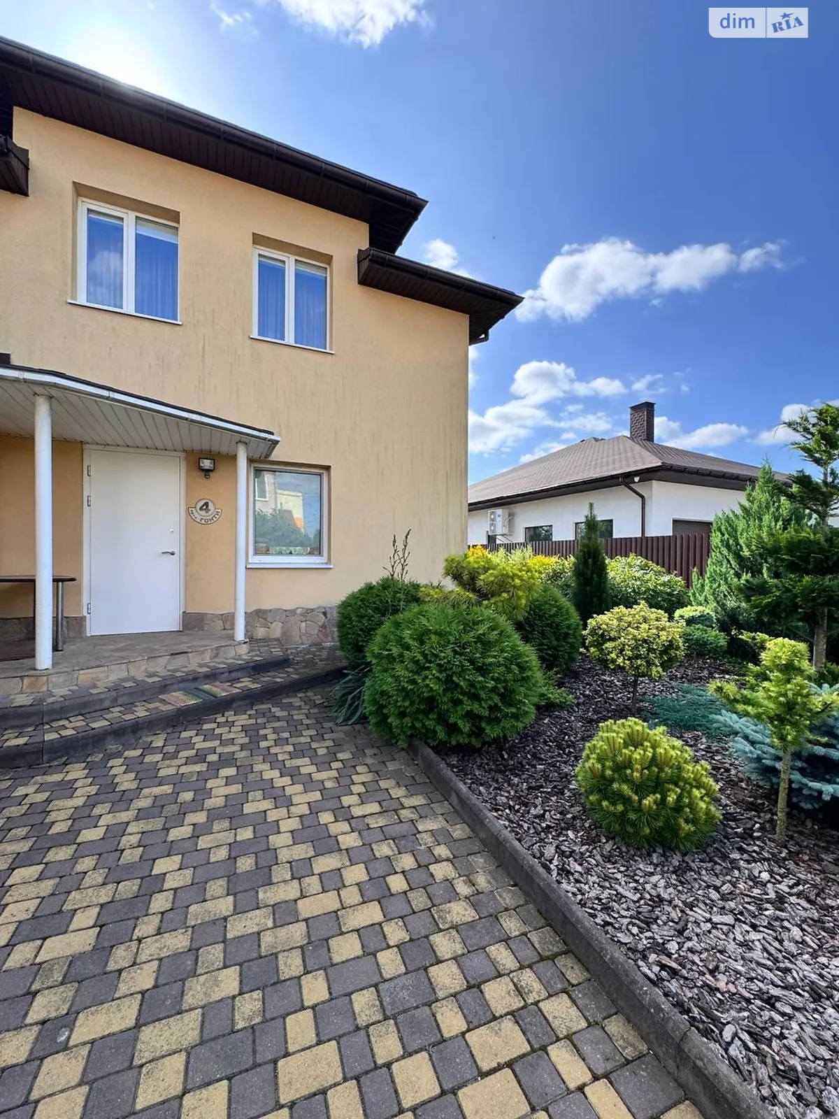 Продается дом на 2 этажа 248.8 кв. м с гаражом, цена: 255000 $ - фото 1
