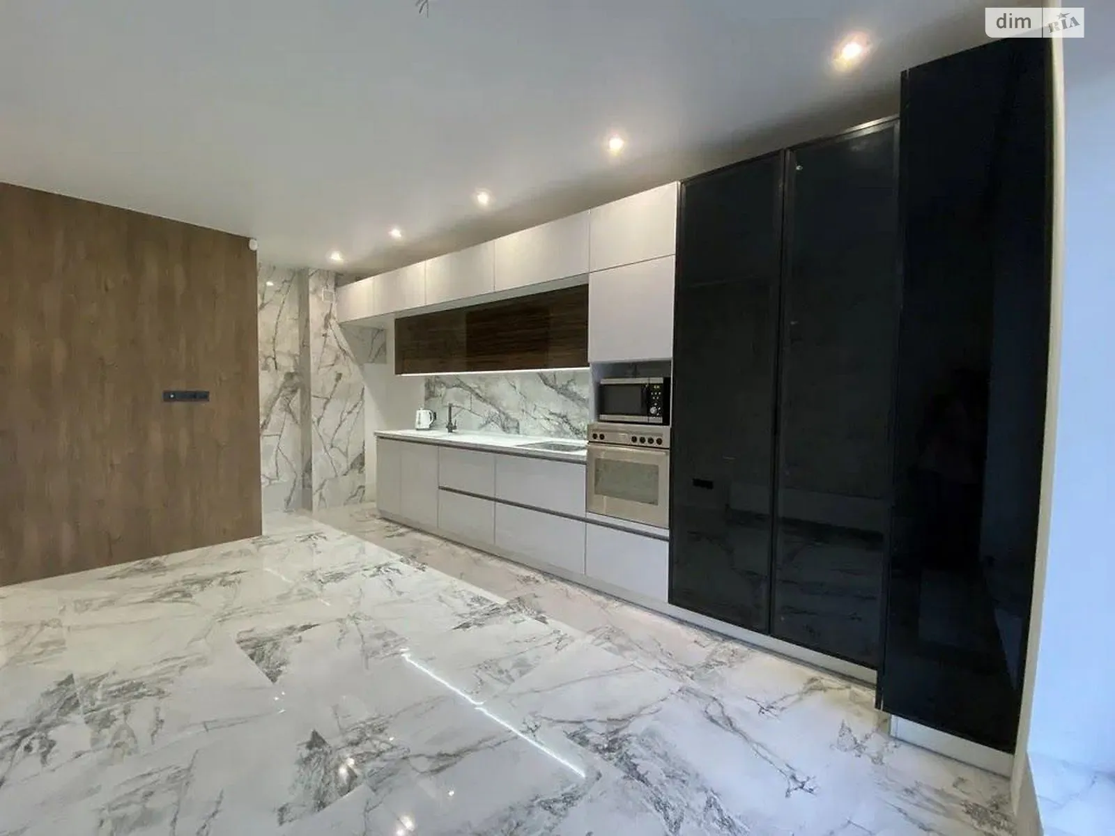 Продається 2-кімнатна квартира 106.4 кв. м у Одесі, Фонтанська дор., 6А/1 - фото 1