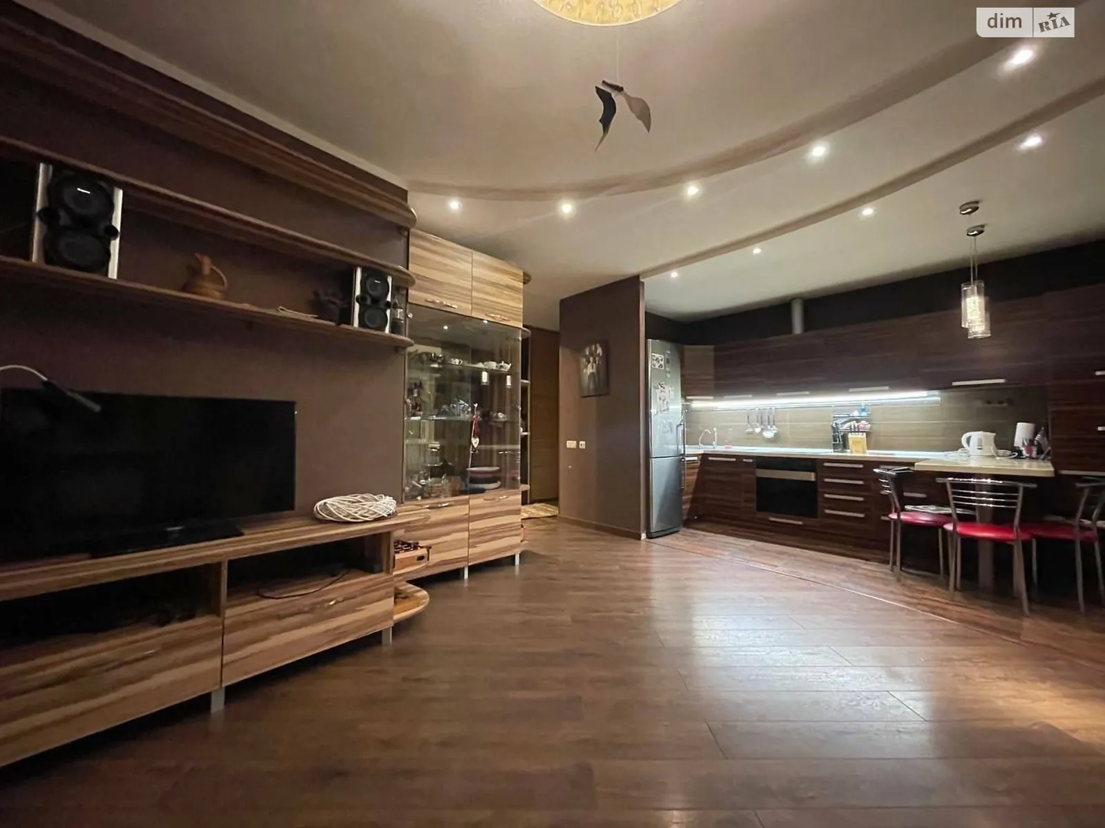 Продается 3-комнатная квартира 109 кв. м в Киеве - фото 1
