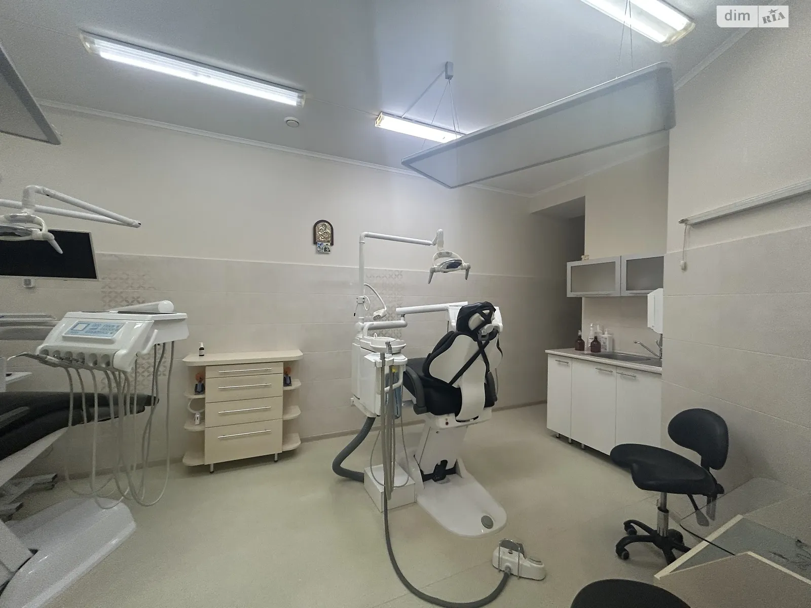 Продається об'єкт сфери послуг 65 кв. м в 9-поверховій будівлі, цена: 160000 $ - фото 1