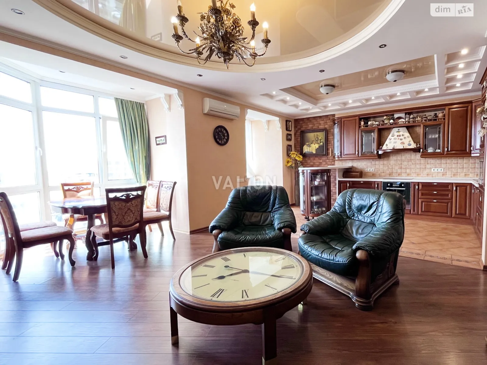 Продается 3-комнатная квартира 218 кв. м в Киеве, ул. Самойло Кошки(Маршала Конева), 7А - фото 1