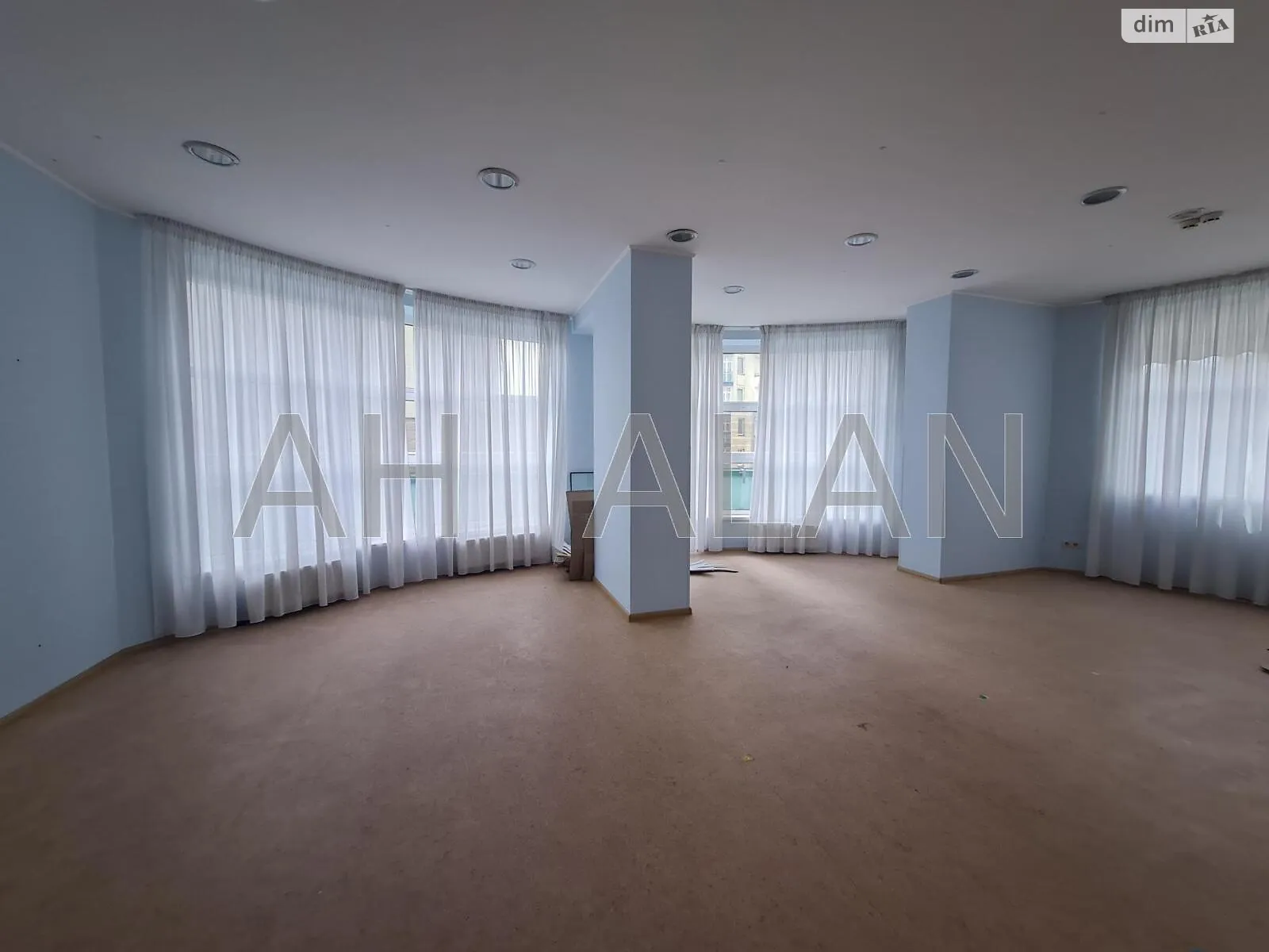 Сдается в аренду офис 188 кв. м в бизнес-центре, цена: 1316 $ - фото 1
