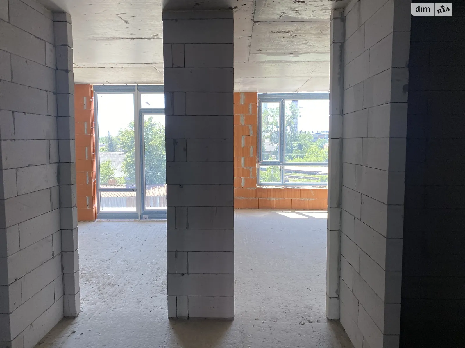 Продается 1-комнатная квартира 41 кв. м в Ивано-Франковске, ул. Хриплинская, 9 - фото 1