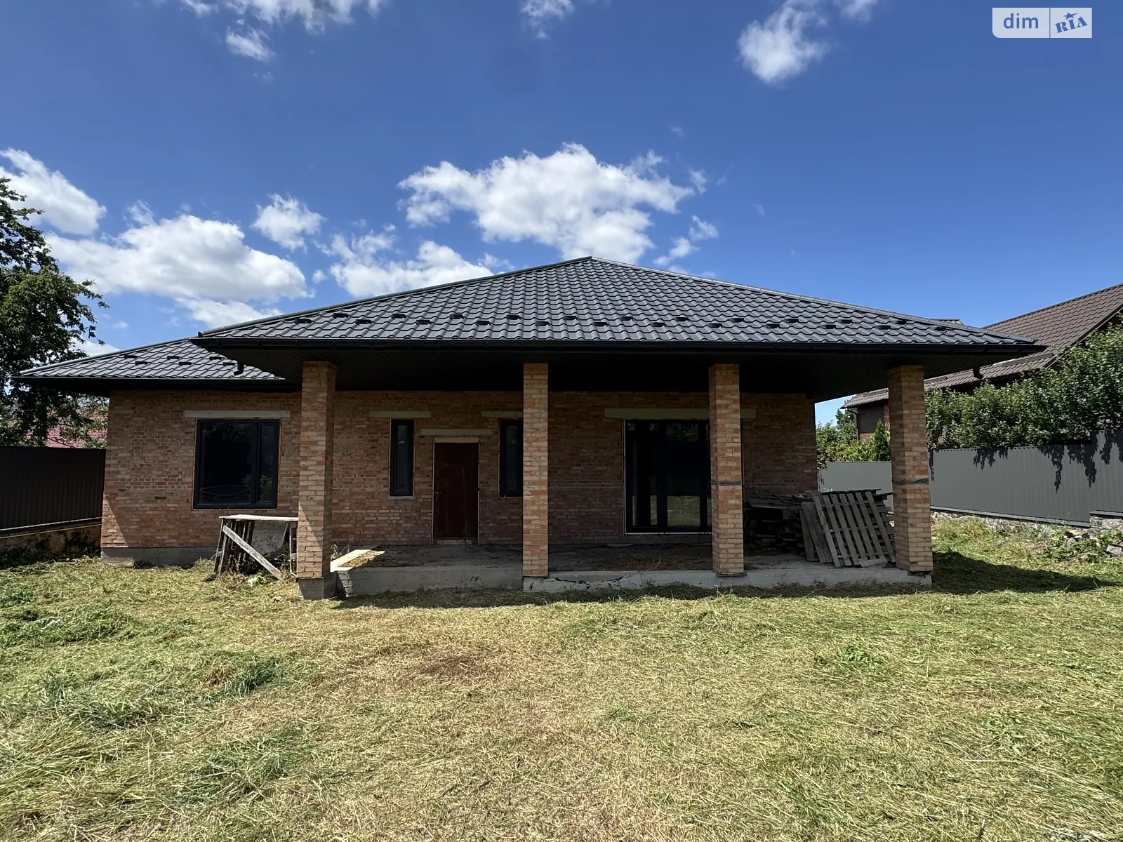 Продається одноповерховий будинок 130 кв. м з каміном, цена: 199000 $ - фото 1
