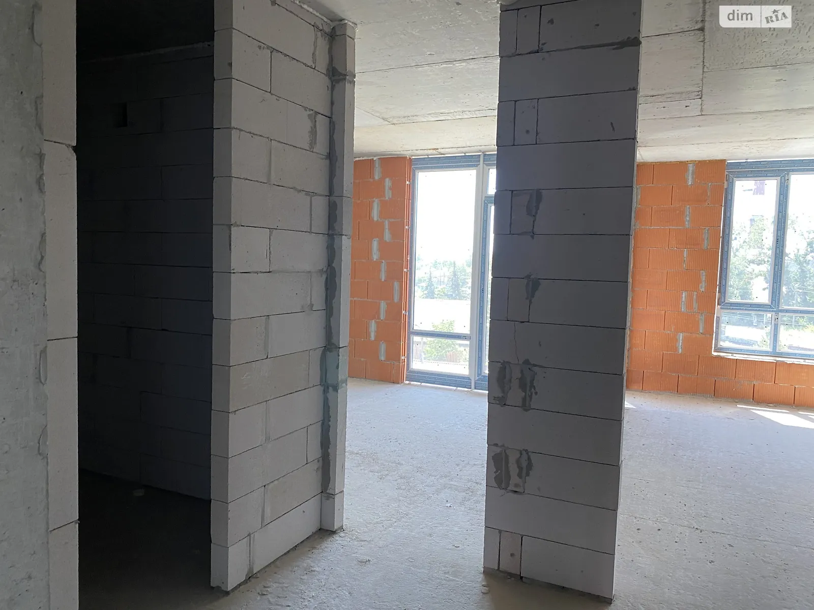 Продается 1-комнатная квартира 44 кв. м в Ивано-Франковске, ул. Хриплинская, 9 - фото 1