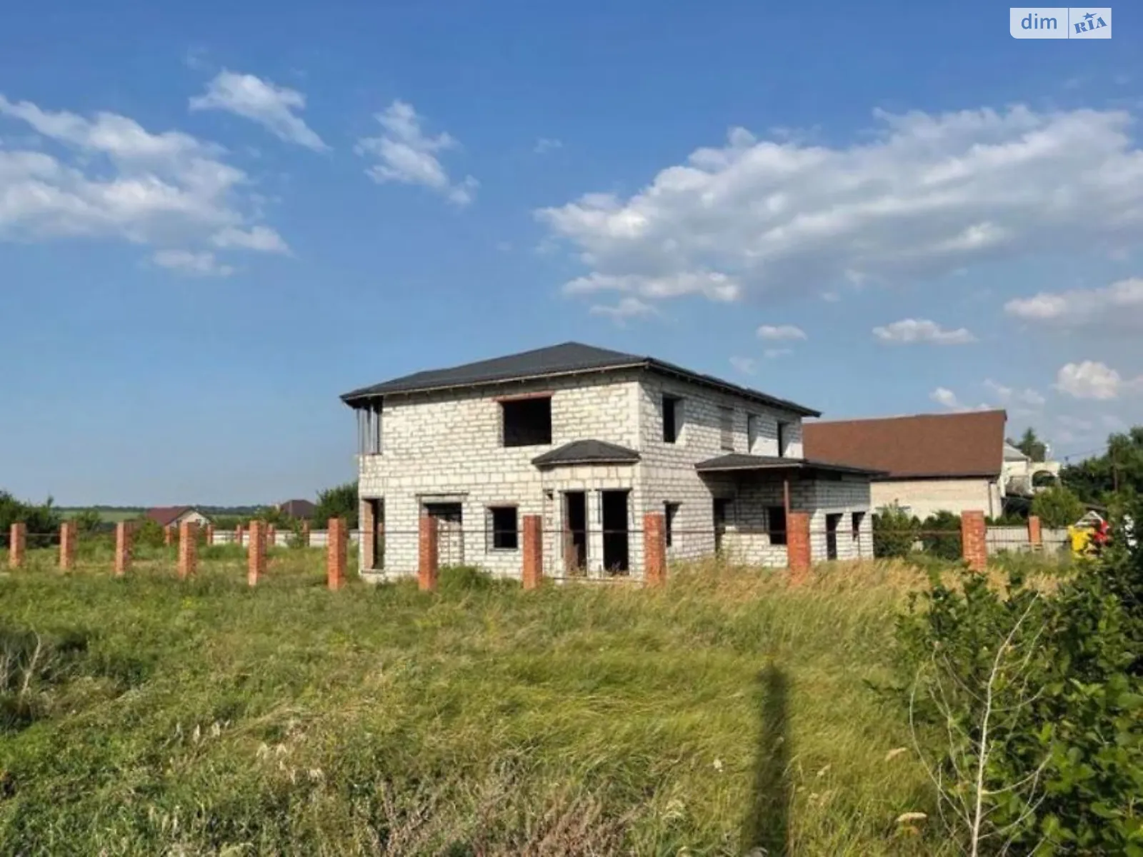 Продается дом на 2 этажа 300 кв. м с подвалом, цена: 45000 $ - фото 1