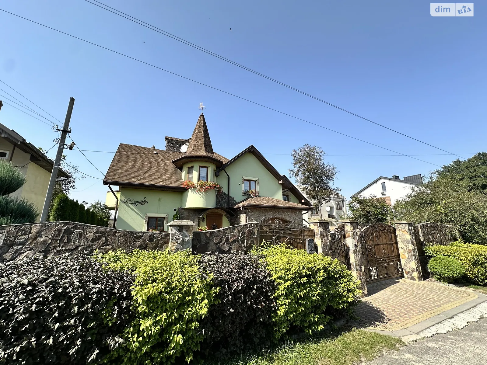 Продается дом на 2 этажа 240 кв. м с гаражом, цена: 245000 $ - фото 1