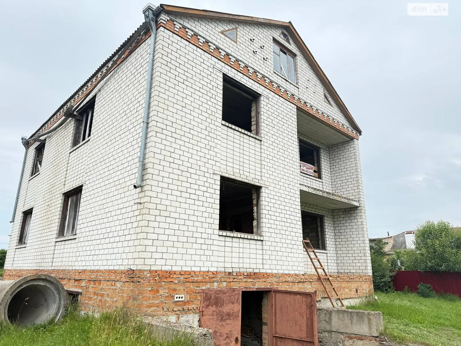 Продается дом на 2 этажа 306.2 кв. м с садом, цена: 42000 $ - фото 1