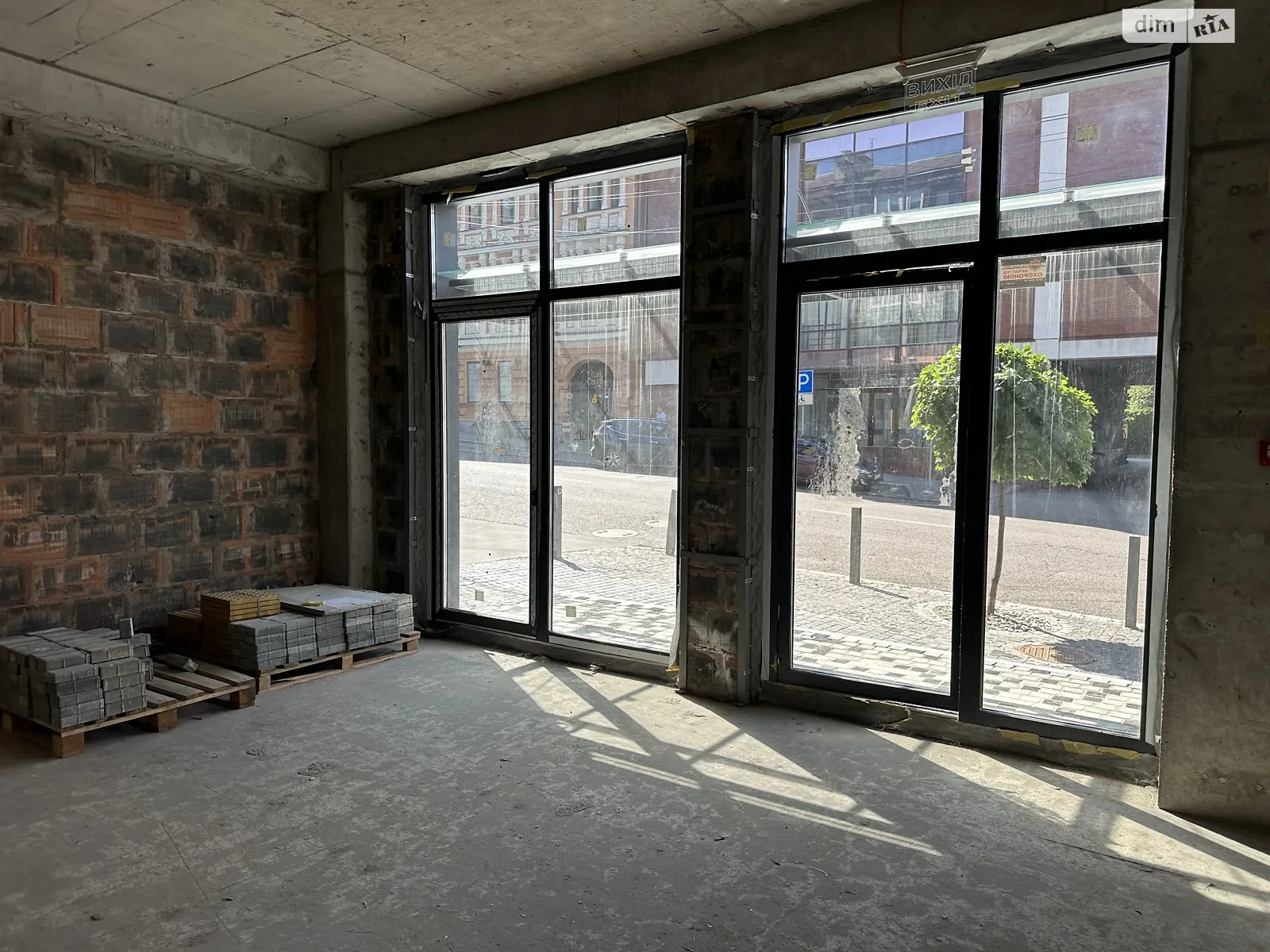 Сдается в аренду помещения свободного назначения 204 кв. м в 5-этажном здании, цена: 112200 грн - фото 1