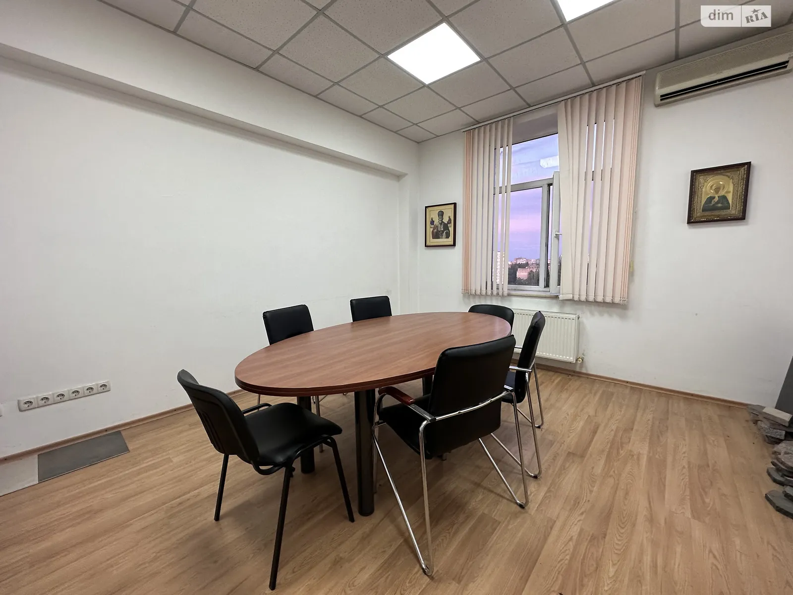 Сдается в аренду офис 110.8 кв. м в бизнес-центре, цена: 28000 грн - фото 1