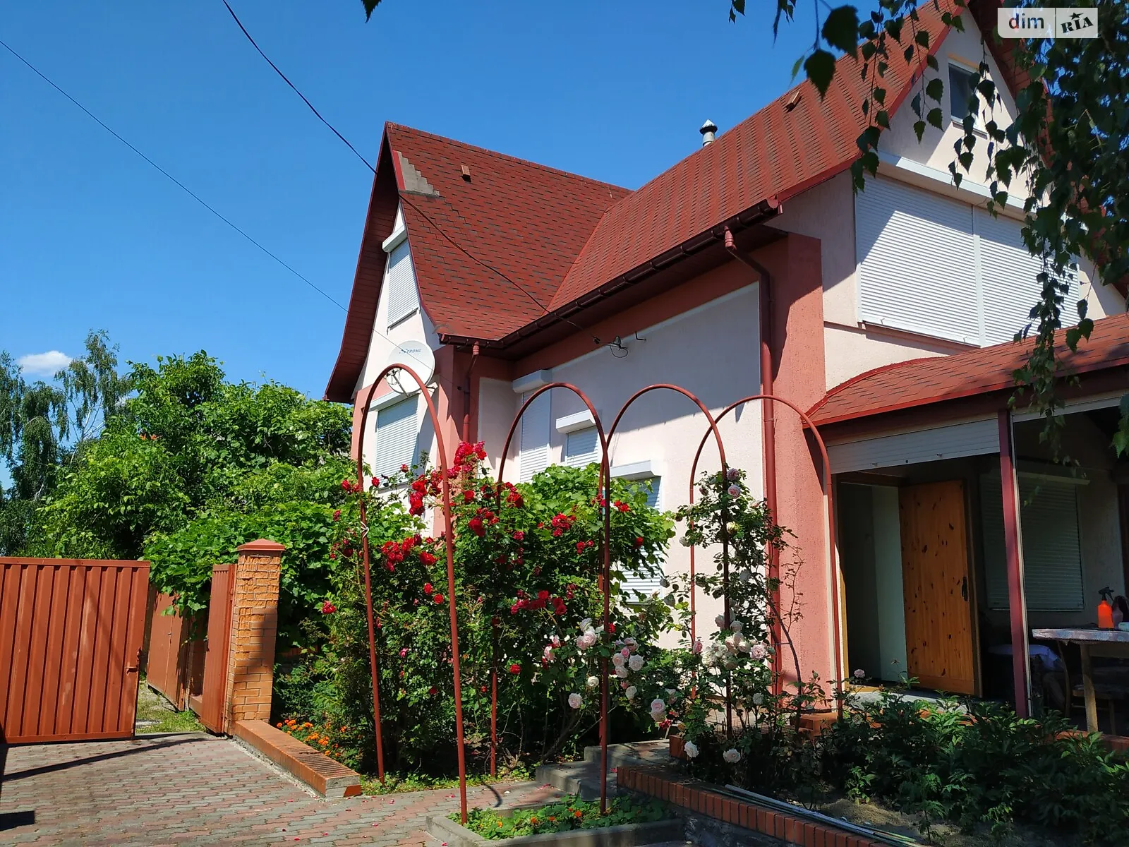 Продается дом на 3 этажа 180 кв. м с мебелью, цена: 120000 $ - фото 1