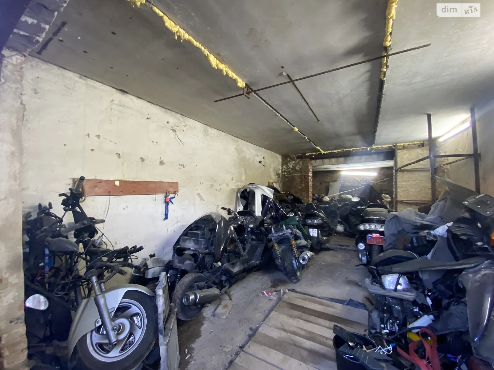 Продается место в гаражном кооперативе под легковое авто на 25 кв. м, цена: 5000 $ - фото 1