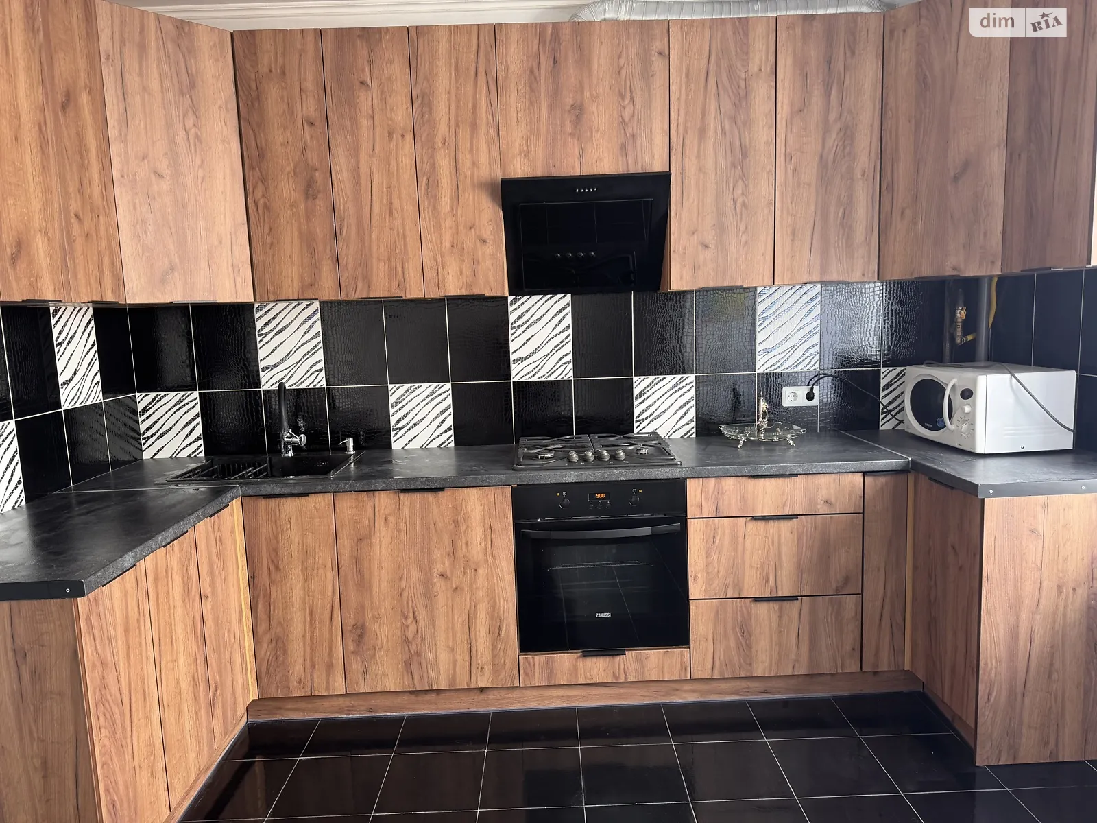 Продается 3-комнатная квартира 78 кв. м в Ивано-Франковске, ул. Галицкая - фото 1