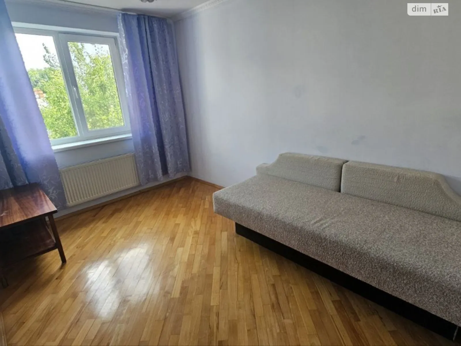 Сдается в аренду дом на 2 этажа 105 кв. м с участком, цена: 1000 € - фото 1