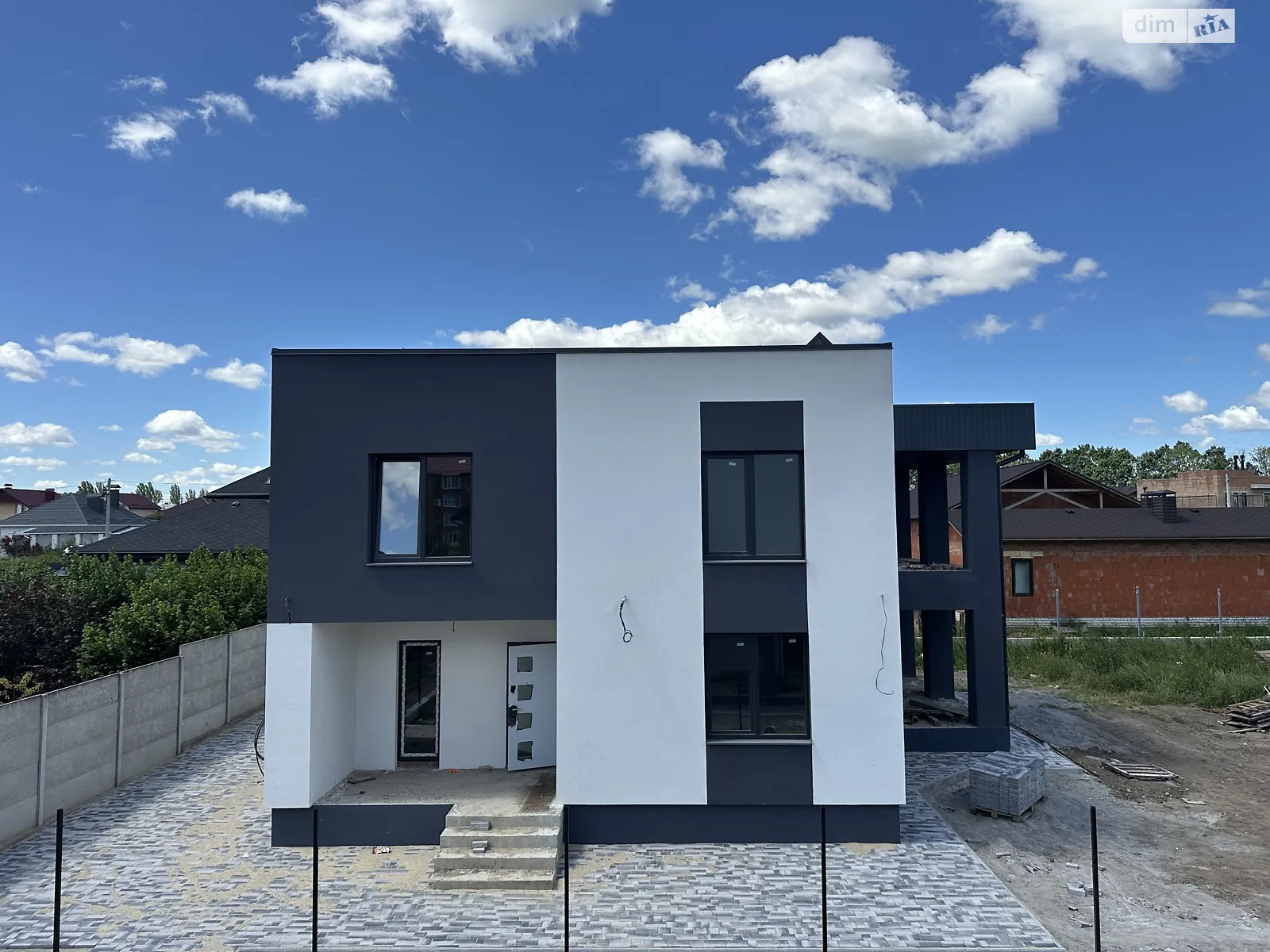 Продается дом на 2 этажа 140 кв. м с участком, цена: 95000 $ - фото 1