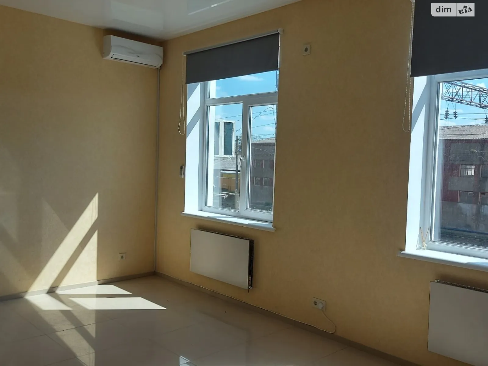 Сдается в аренду офис 28 кв. м в бизнес-центре, цена: 6000 грн - фото 1