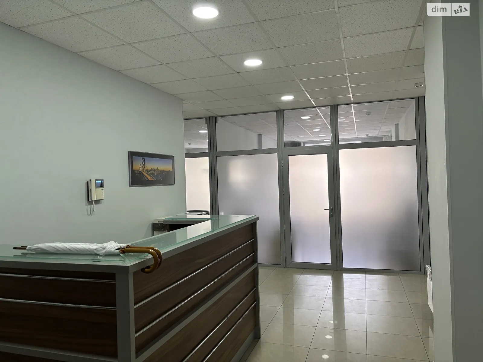 Здається в оренду офіс 177 кв. м в бізнес-центрі, цена: 2400 $ - фото 1