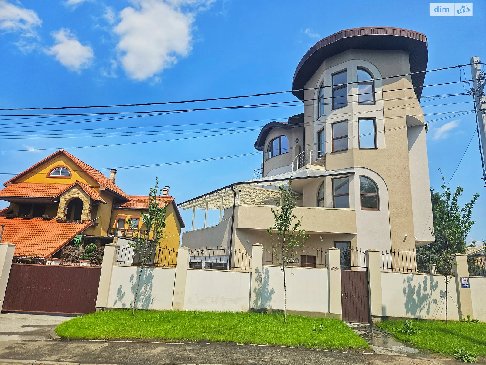 Сдается в аренду дом на 4 этажа 550 кв. м с подвалом, цена: 5000 $ - фото 1